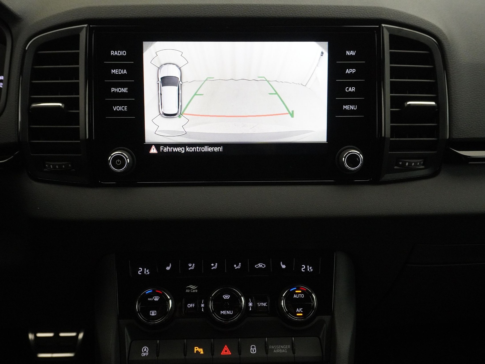 SKODA Karoq 2.0 TSI SportLine DSG 4x4-image-14