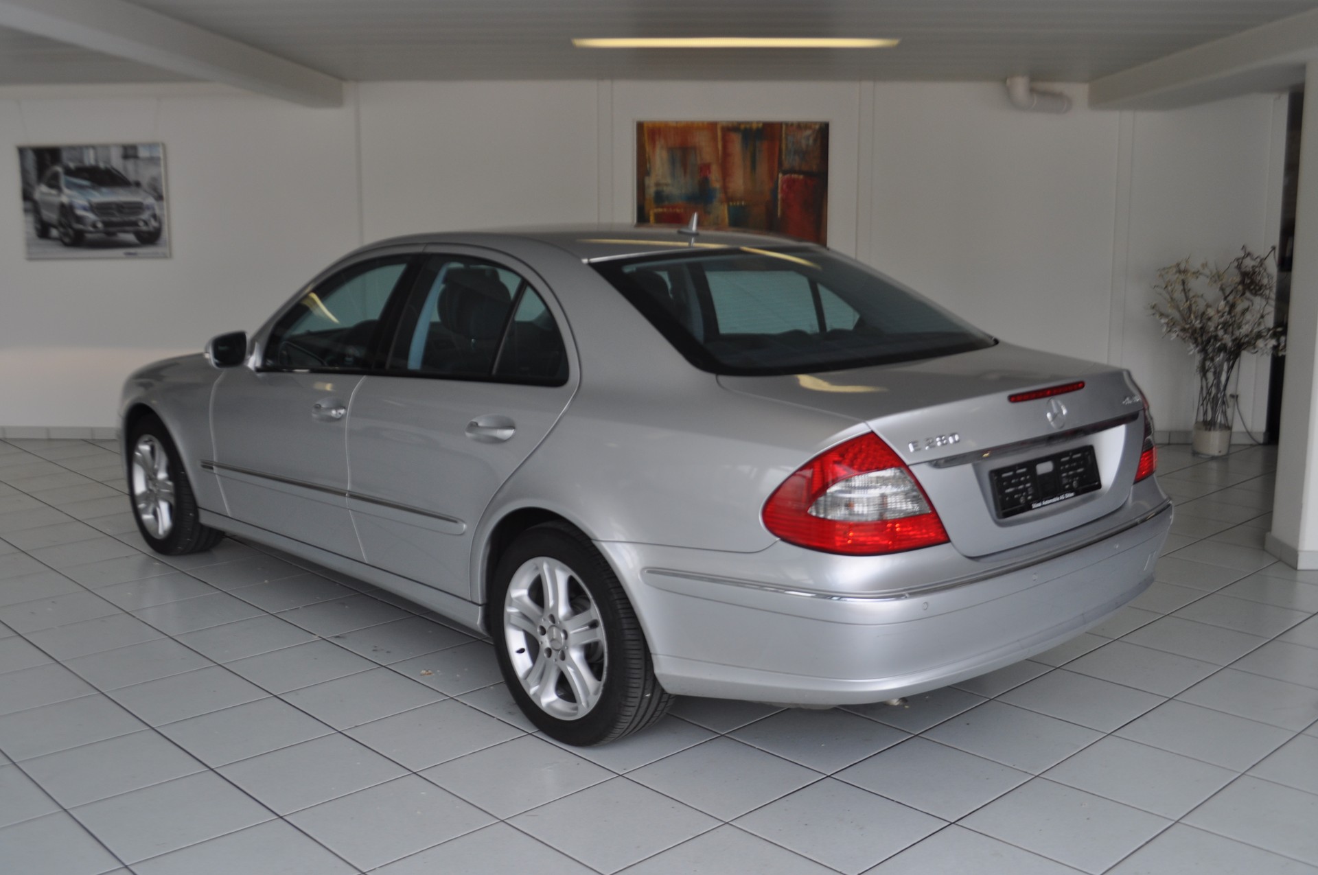 MERCEDES-BENZ E 280 Avantgarde 4Matic Automatic-image-3