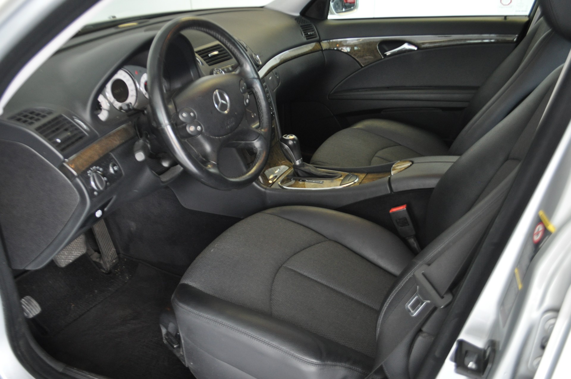 MERCEDES-BENZ E 280 Avantgarde 4Matic Automatic-image-6