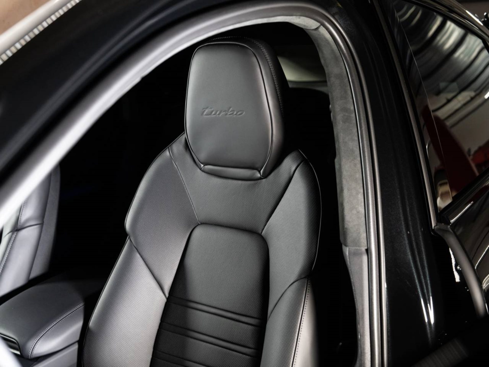 PORSCHE Cayenne Turbo E-Hybrid Coupé avec Paquet-GT-image-13