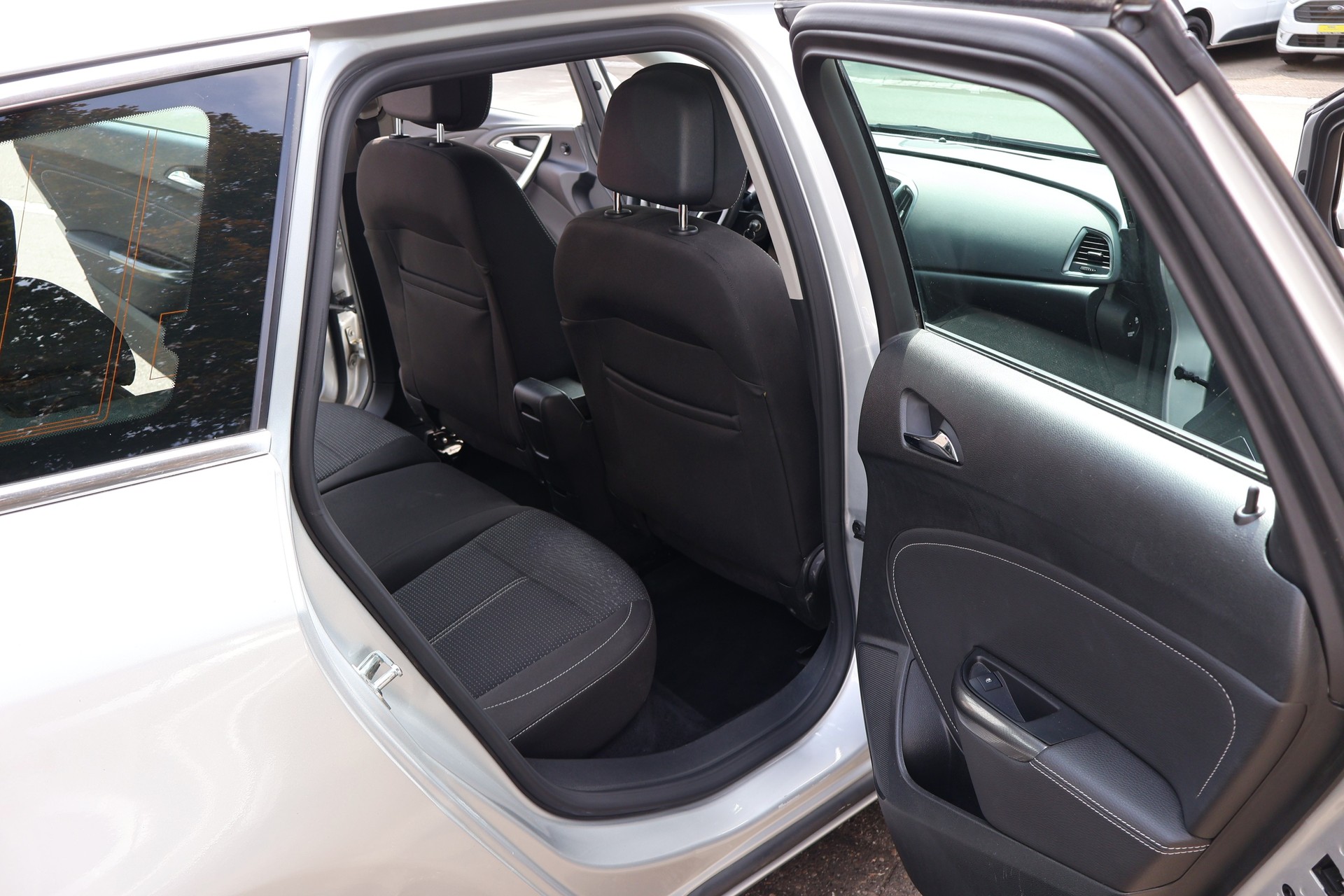 OPEL Astra SportsTourer 1.6i 16V Turbo Cosmo Automatic-image-15