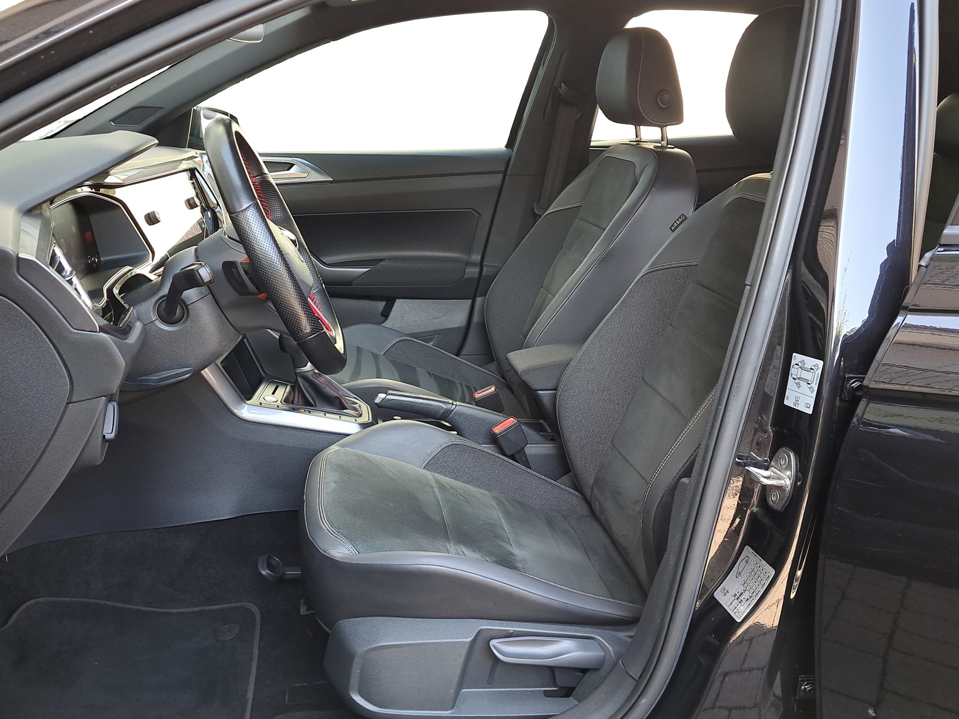VW Polo 2.0 TSI GTI DSG-image-7