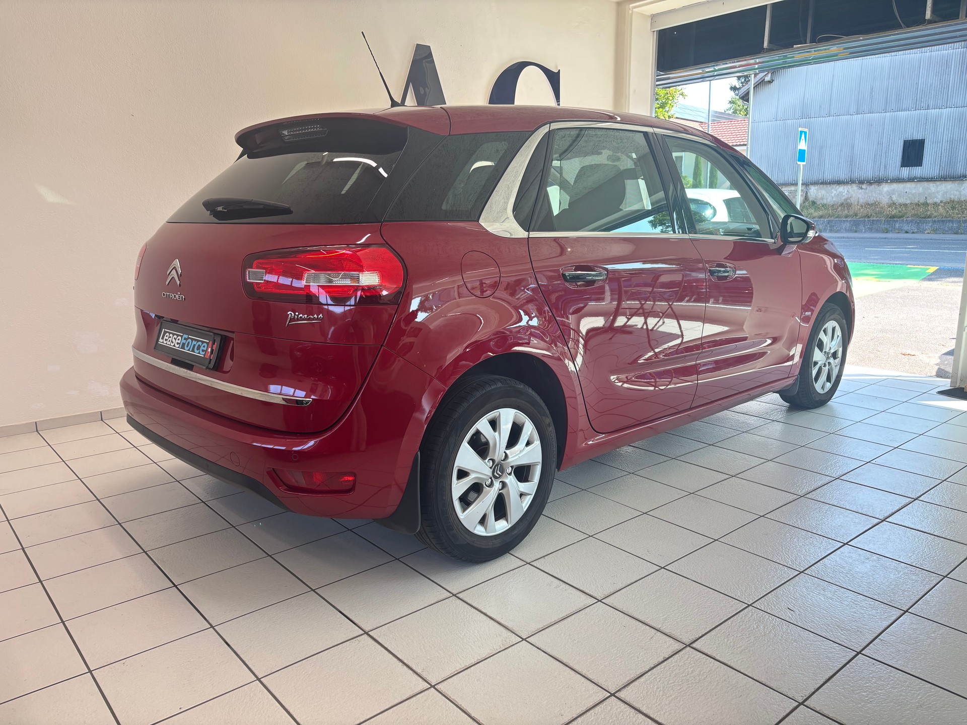 CITROEN C4 Picasso 1.6 e-HDi Attraction ETG6-image-1