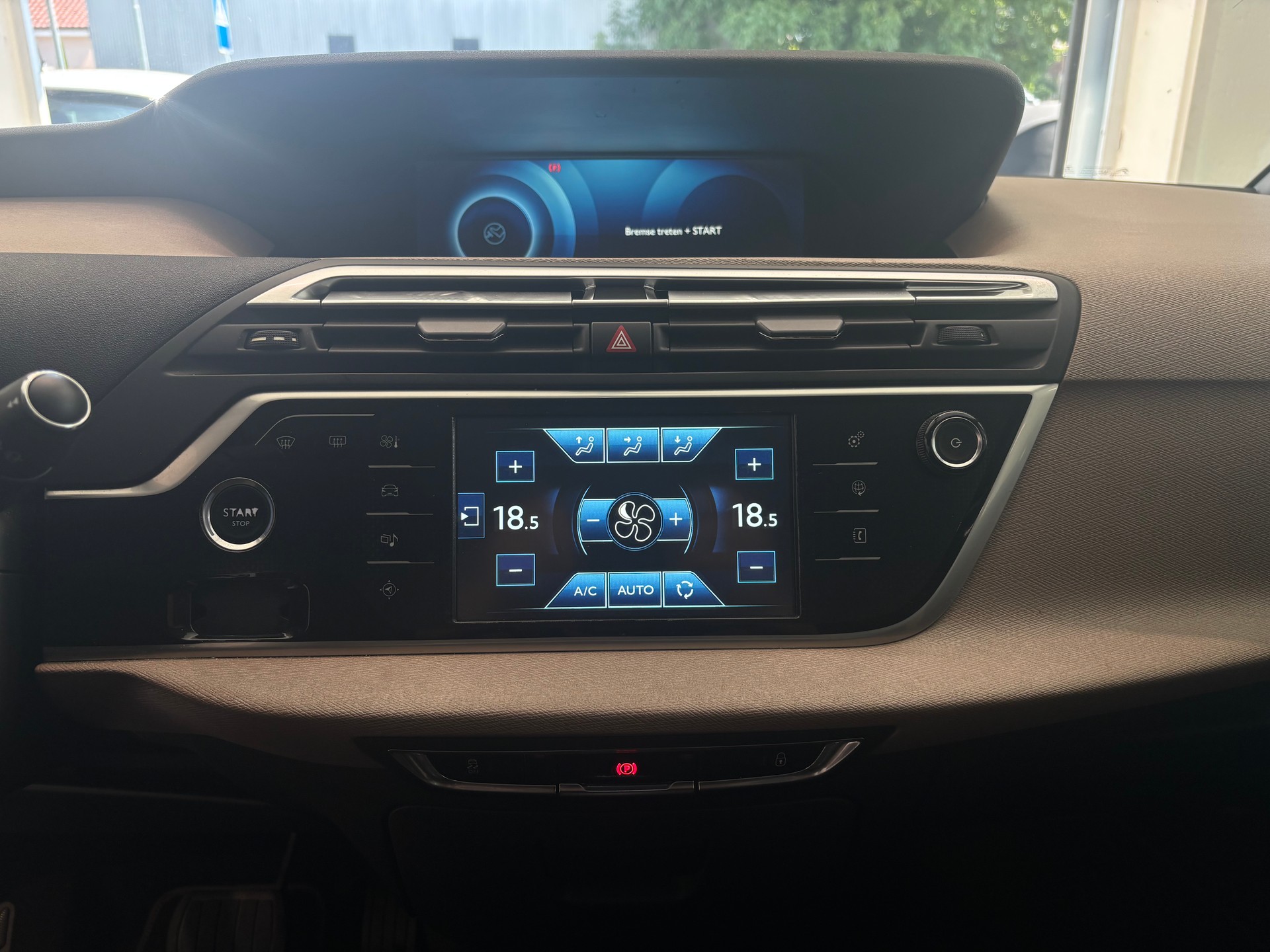 CITROEN C4 Picasso 1.6 e-HDi Attraction ETG6-image-12