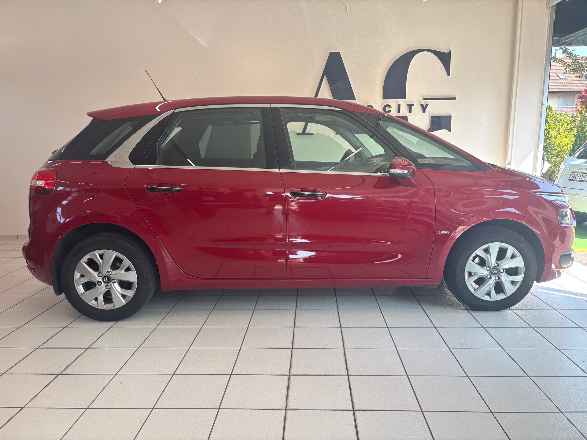 CITROEN C4 Picasso 1.6 e-HDi Attraction ETG6-image-2
