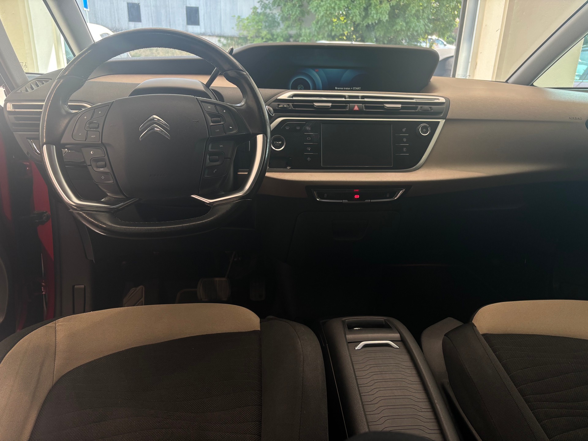 CITROEN C4 Picasso 1.6 e-HDi Attraction ETG6-image-9