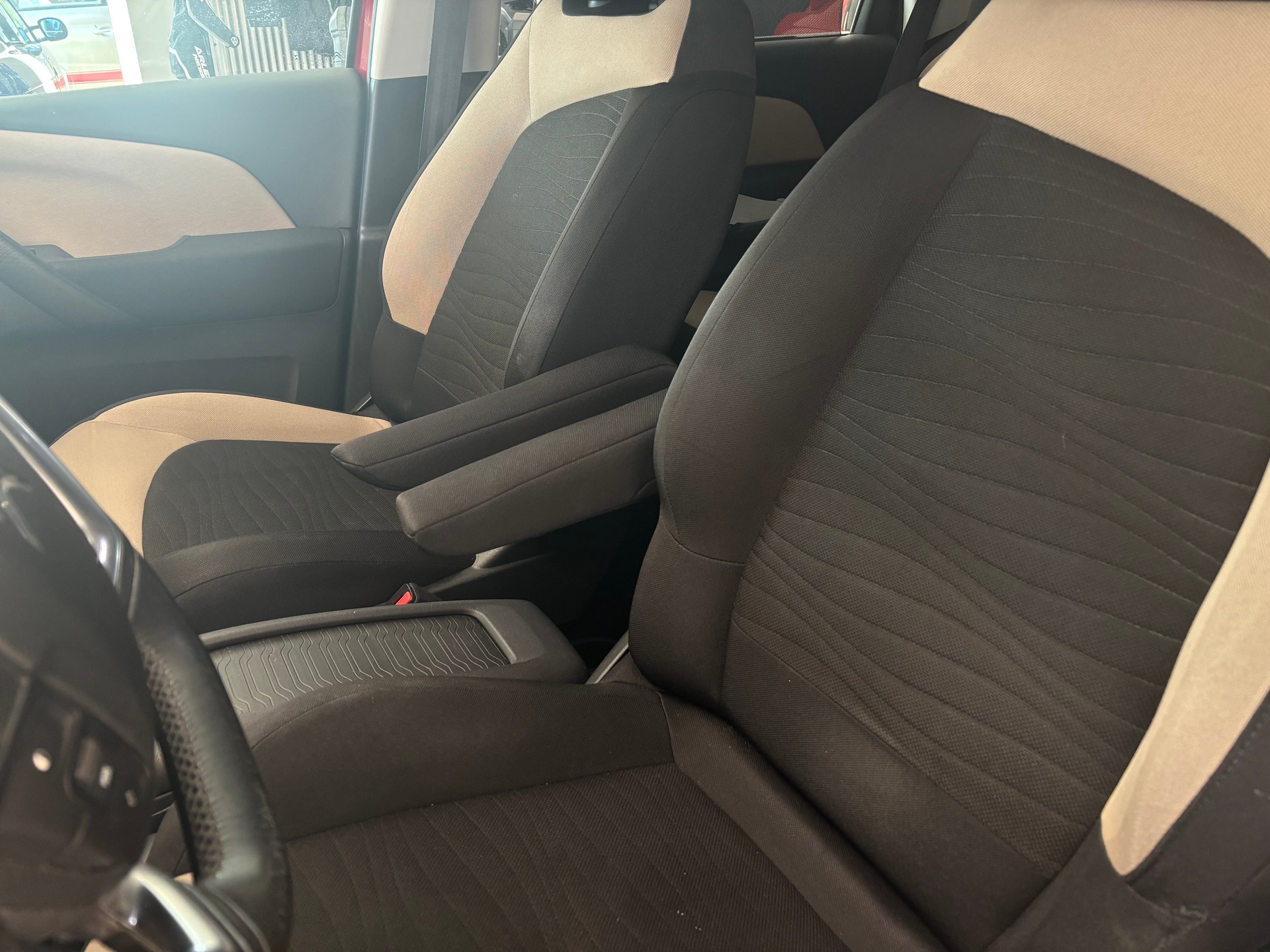 CITROEN C4 Picasso 1.6 e-HDi Attraction ETG6-image-11