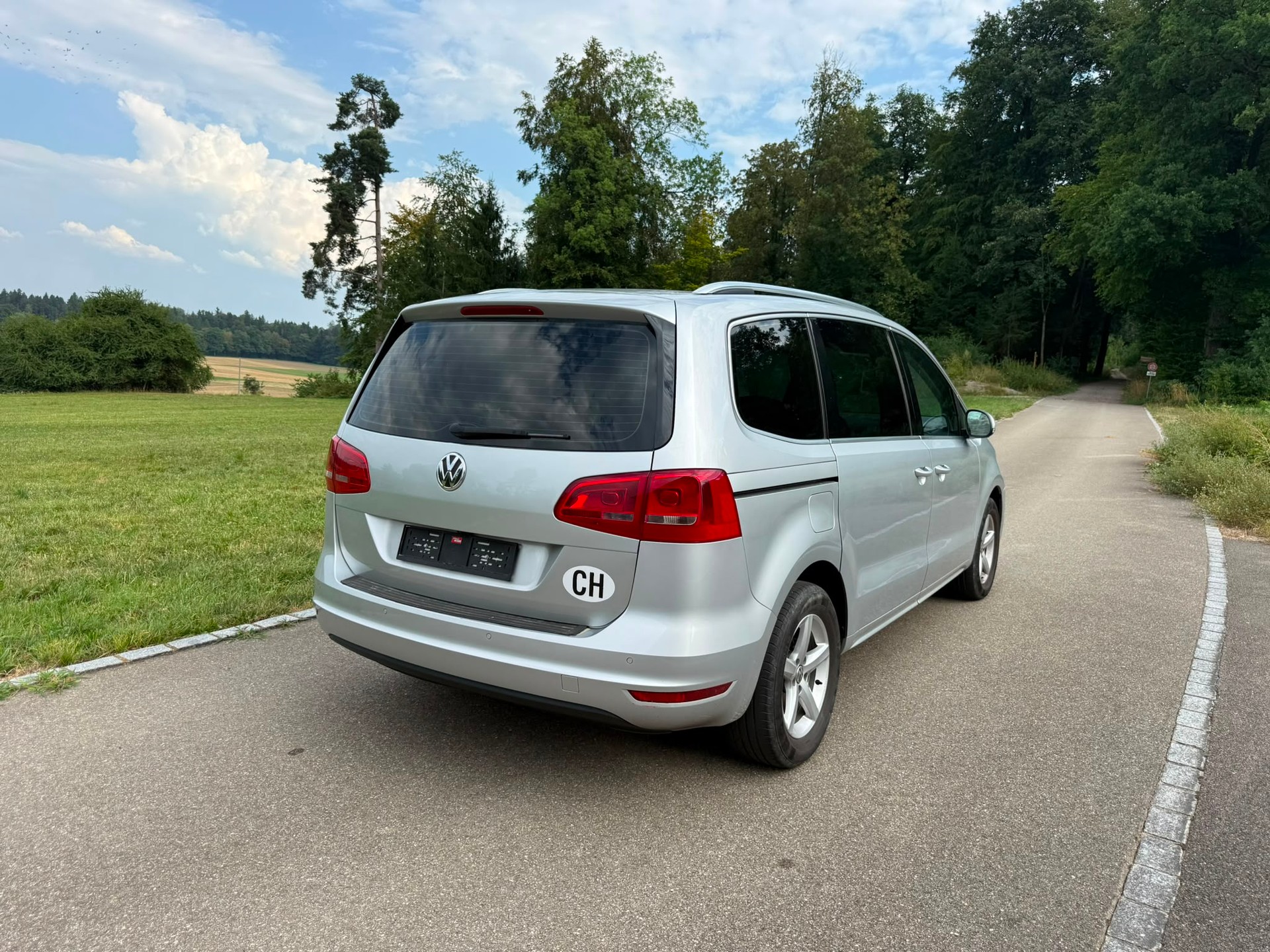 VW Sharan 2.0 TDI BlueMotion Technology Trendline DSG-image-4
