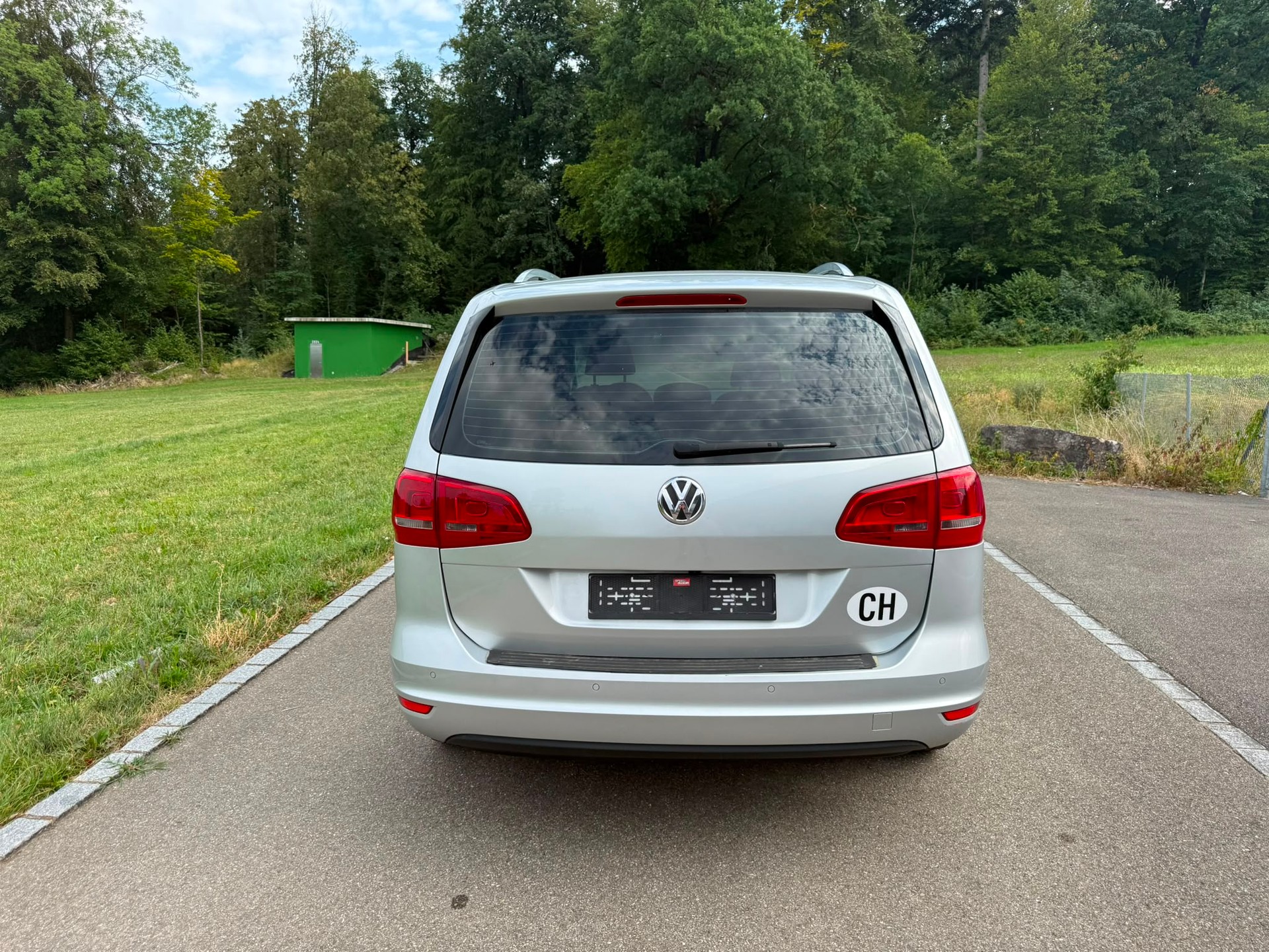 VW Sharan 2.0 TDI BlueMotion Technology Trendline DSG-image-3
