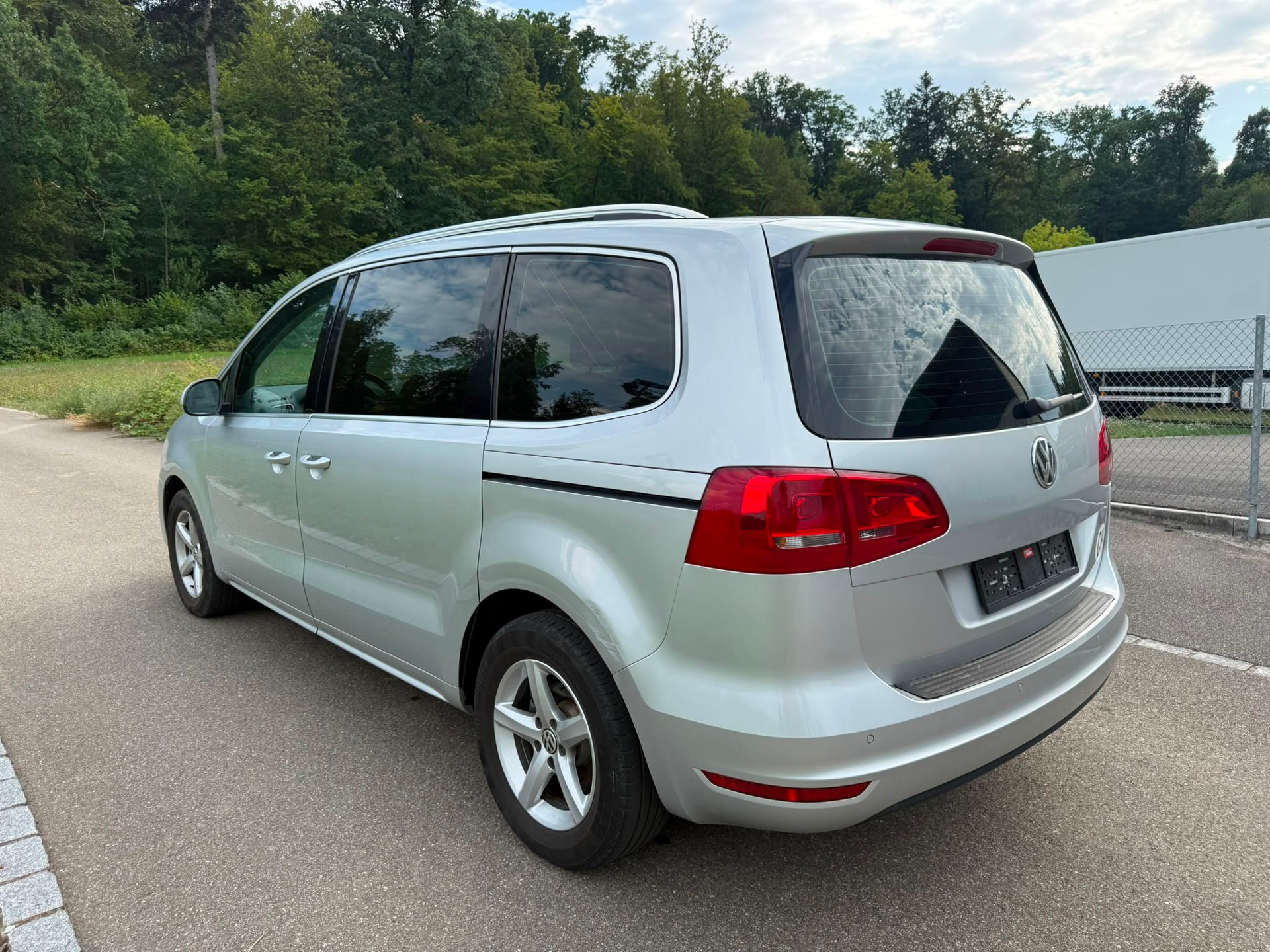 VW Sharan 2.0 TDI BlueMotion Technology Trendline DSG-image-5