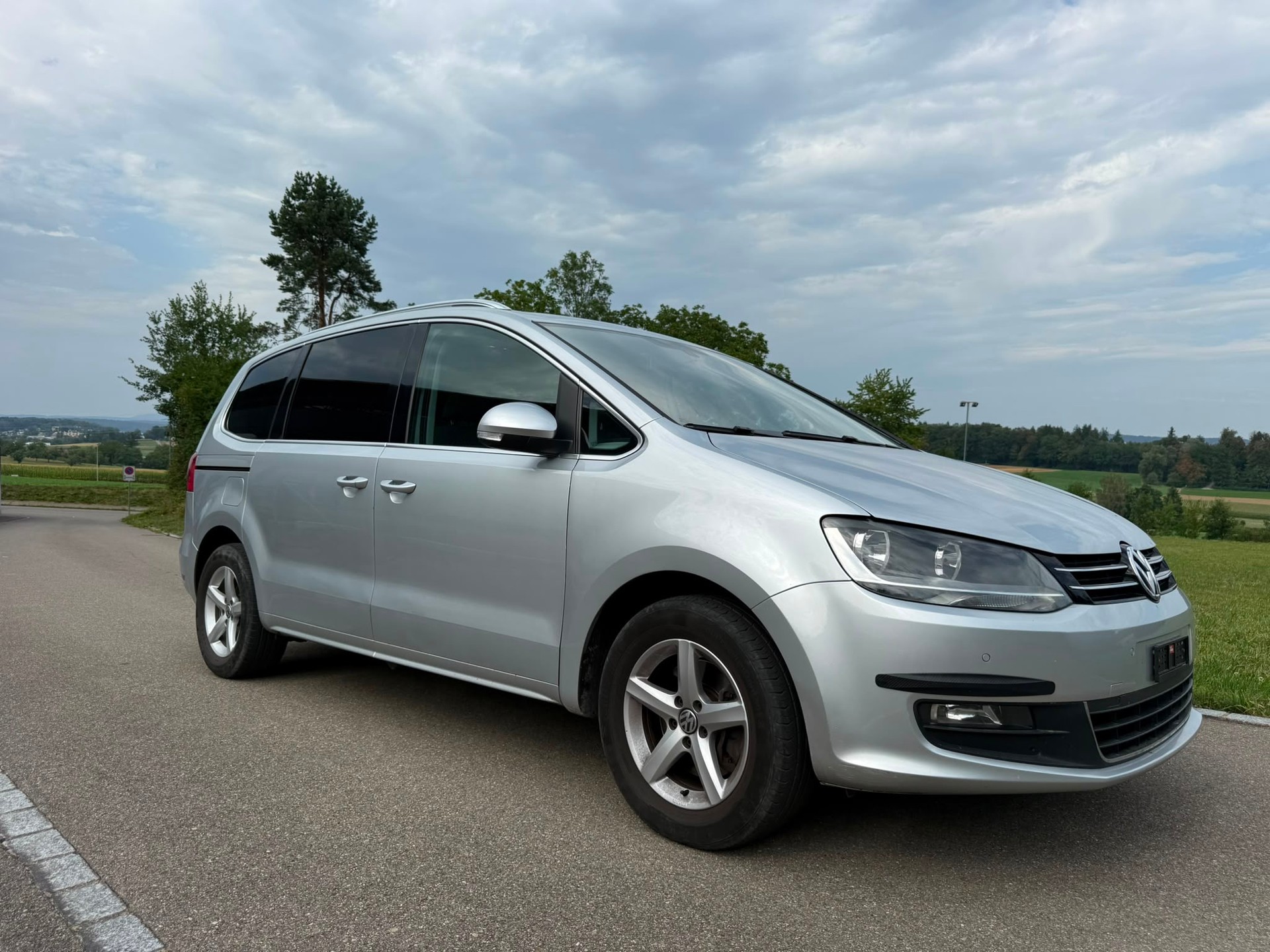 VW Sharan 2.0 TDI BlueMotion Technology Trendline DSG-image-0