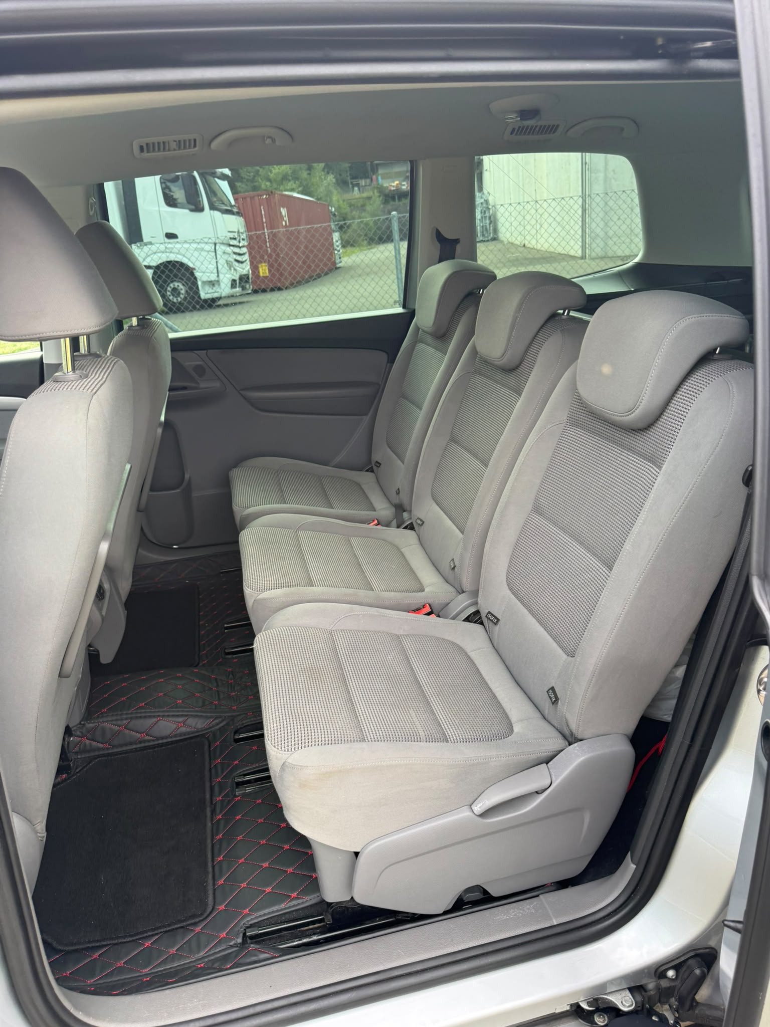 VW Sharan 2.0 TDI BlueMotion Technology Trendline DSG-image-8