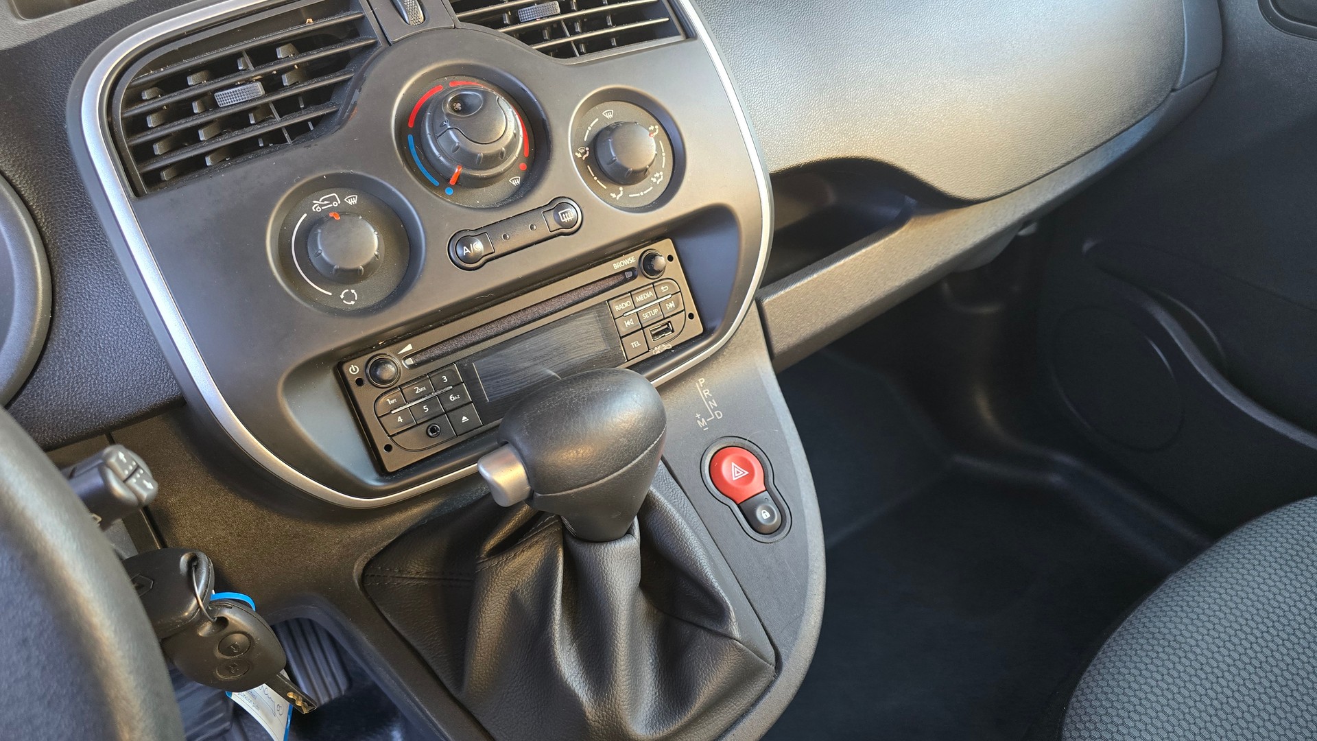 RENAULT Kangoo Medium TCe 115 Business Automat-image-5