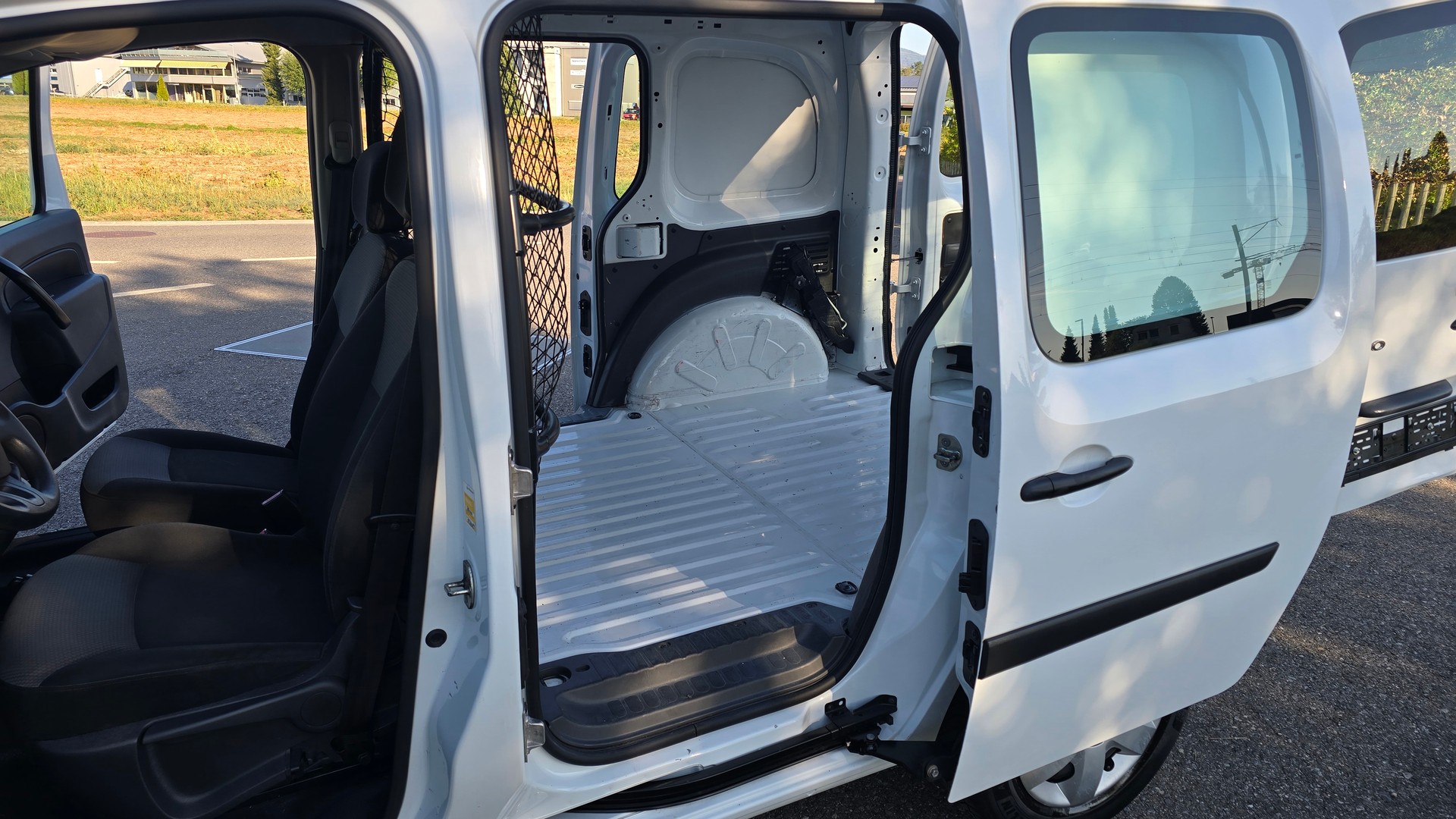 RENAULT Kangoo Medium TCe 115 Business Automat-image-3