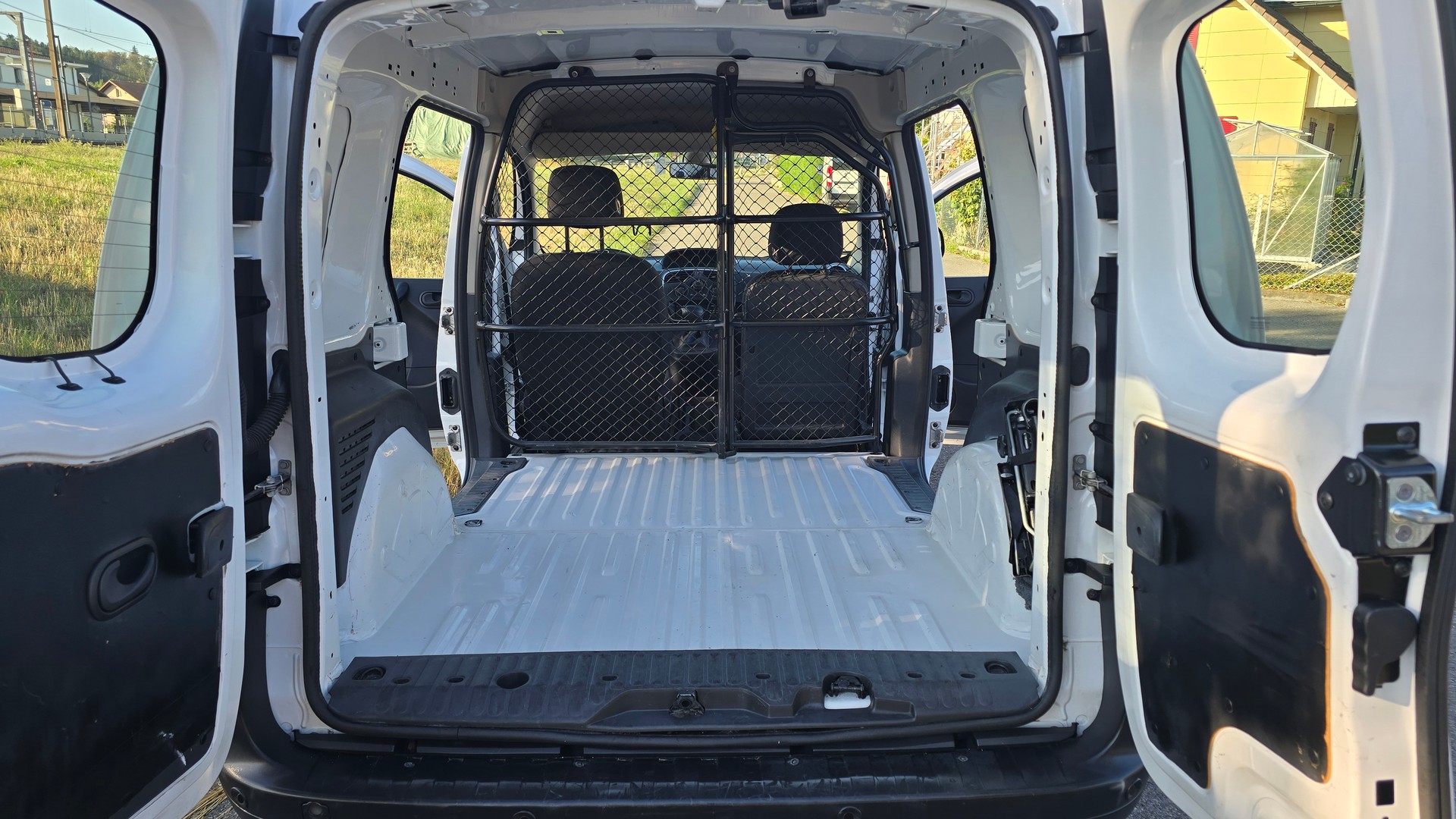 RENAULT Kangoo Medium TCe 115 Business Automat-image-2