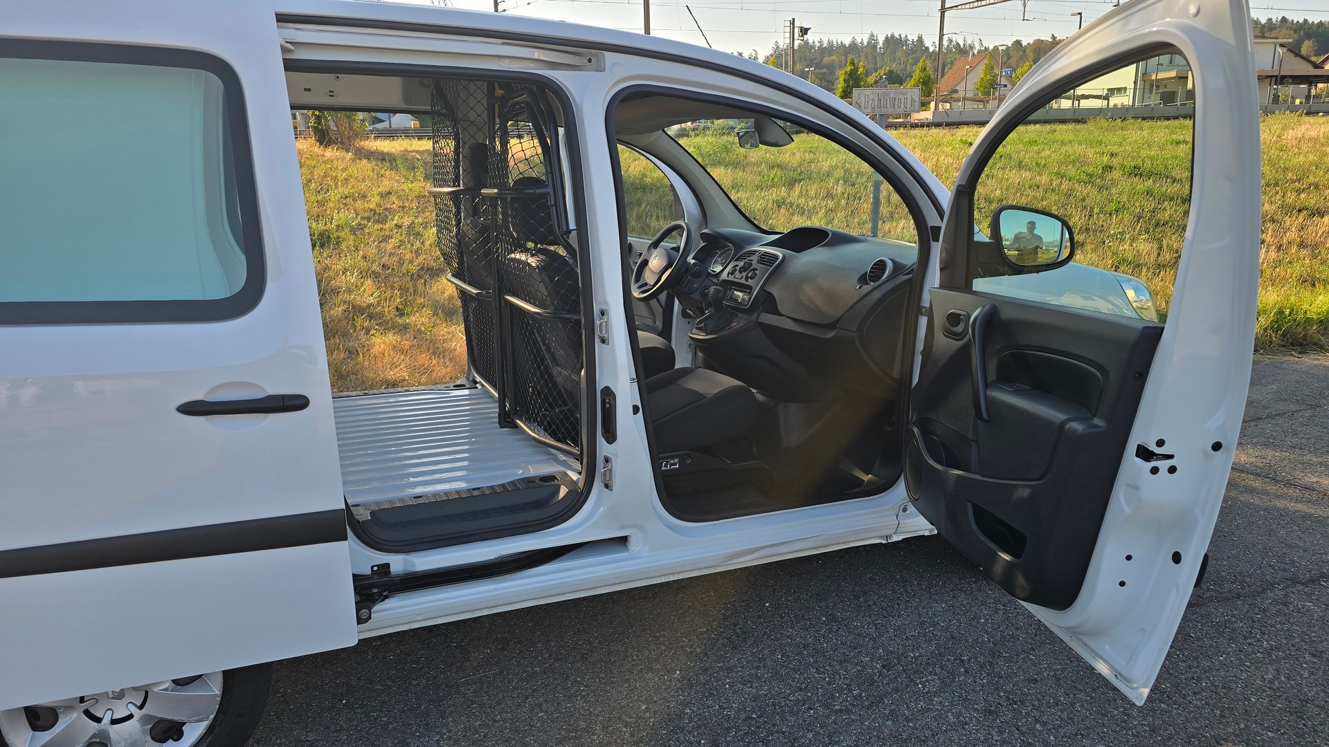 RENAULT Kangoo Medium TCe 115 Business Automat-image-14