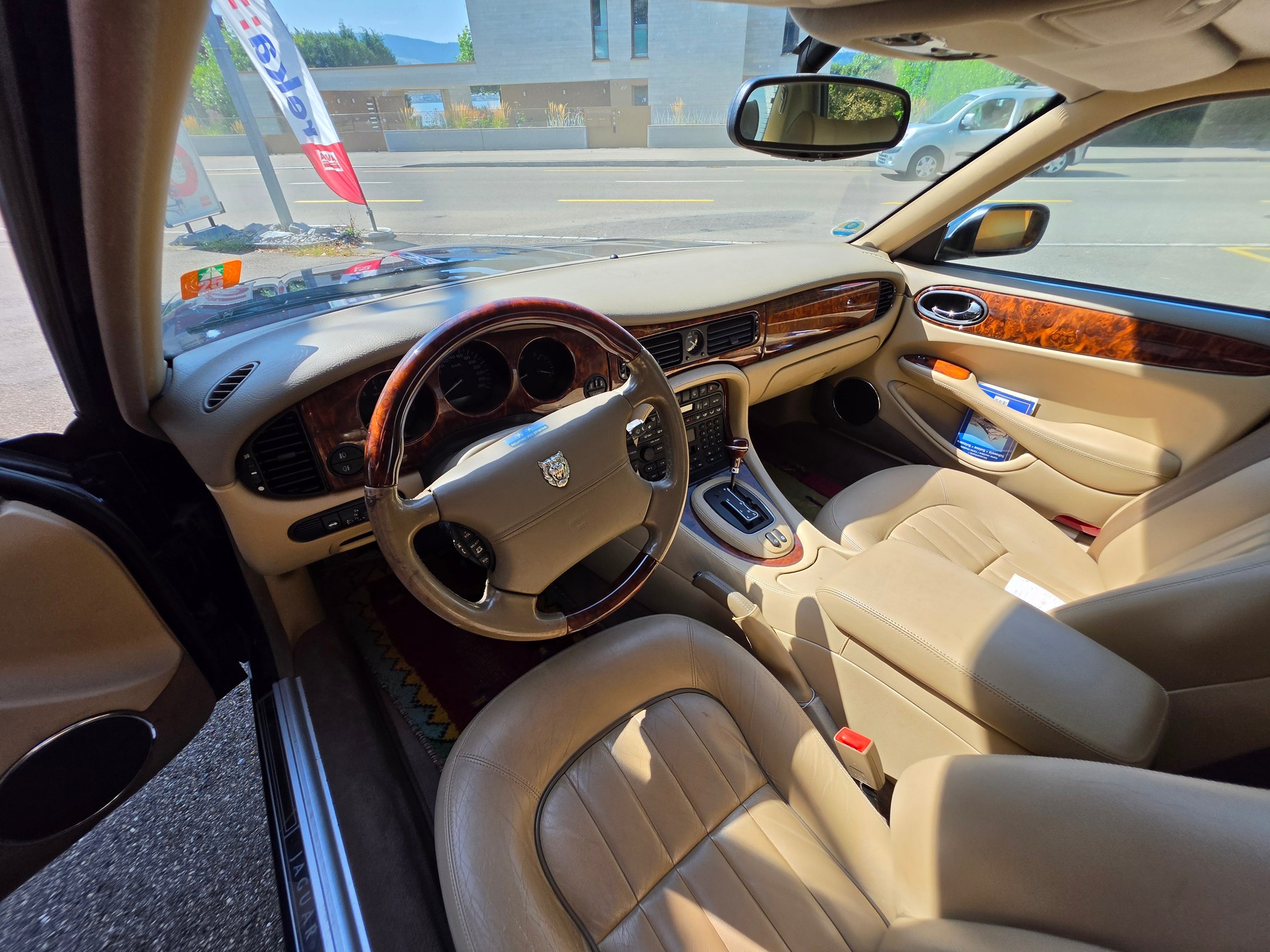 JAGUAR XJ 3.2 V8-image-4