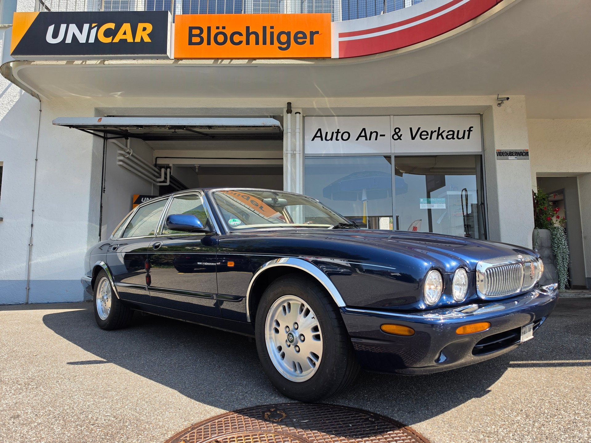 JAGUAR XJ 3.2 V8-image-1