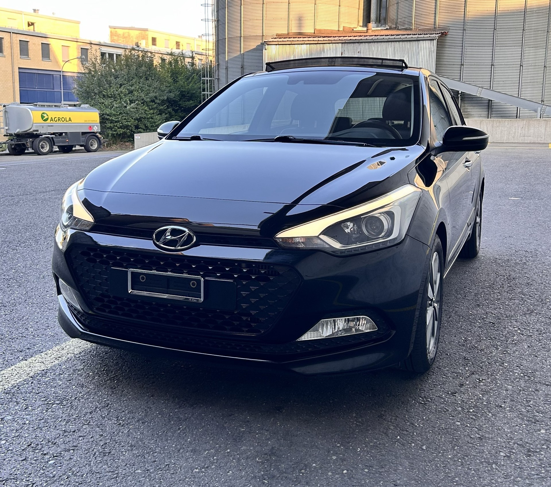 HYUNDAI 1.4 CRDi Vertex-image-1