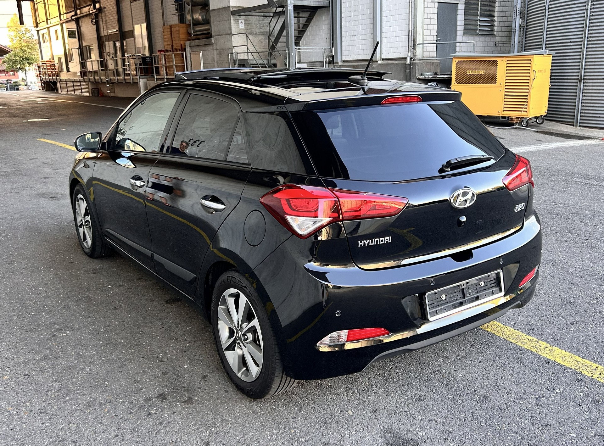 HYUNDAI 1.4 CRDi Vertex-image-3