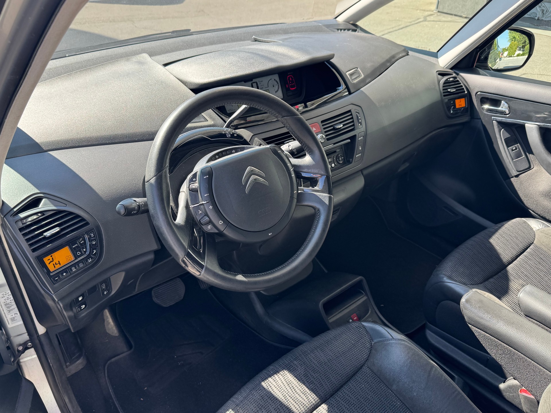 CITROEN C4 Picasso 1.6i 16V THP Exclusive EGS6-image-8
