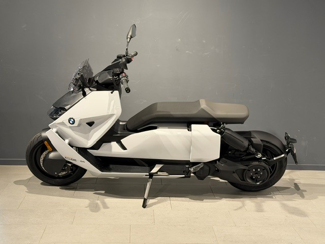 BMW CE 04-showroom-element-3