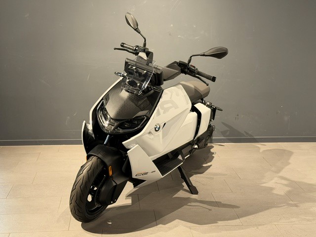 BMW CE 04-showroom-element-2
