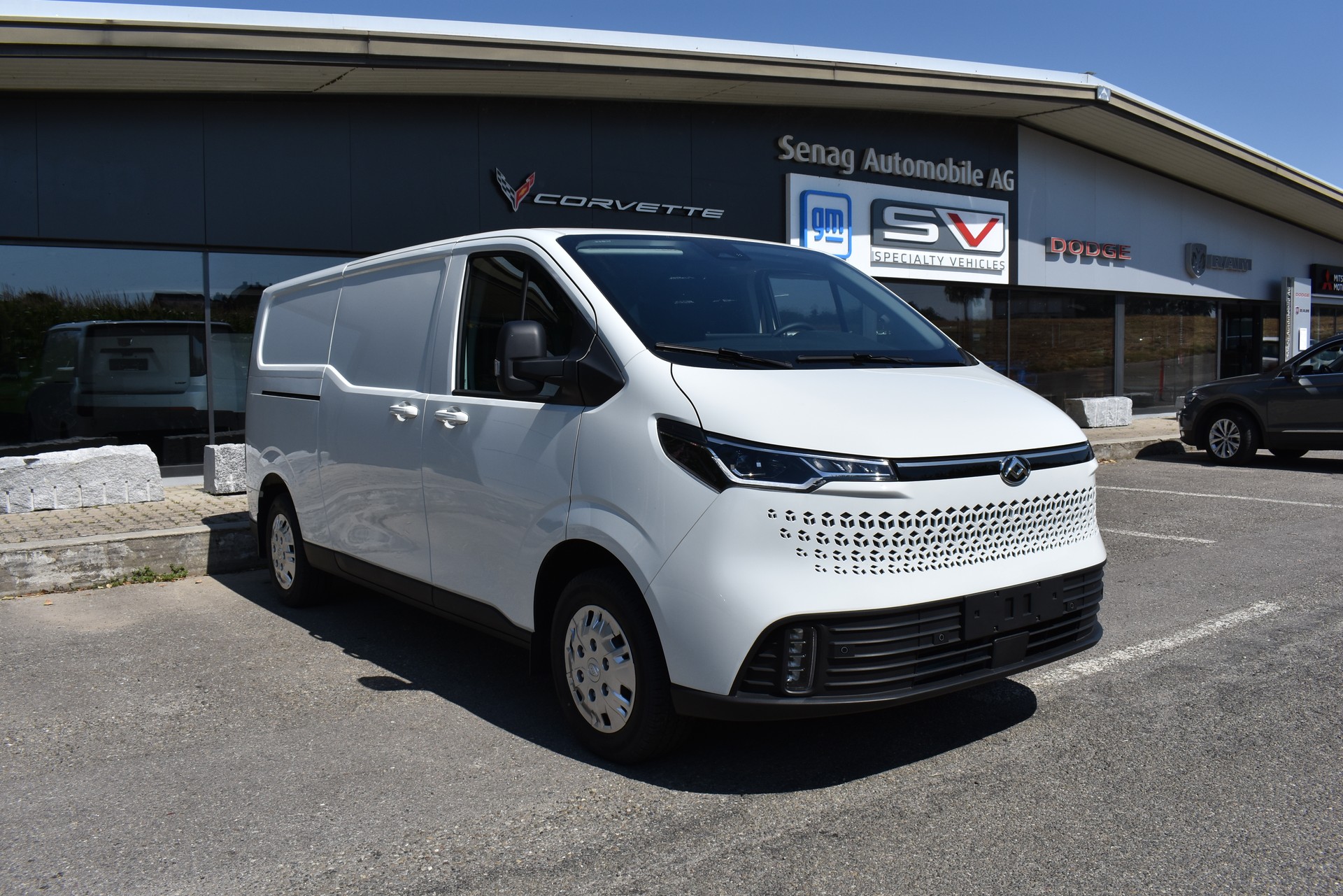 MAXUS eDeliver 7 L2 77kWh-image-1