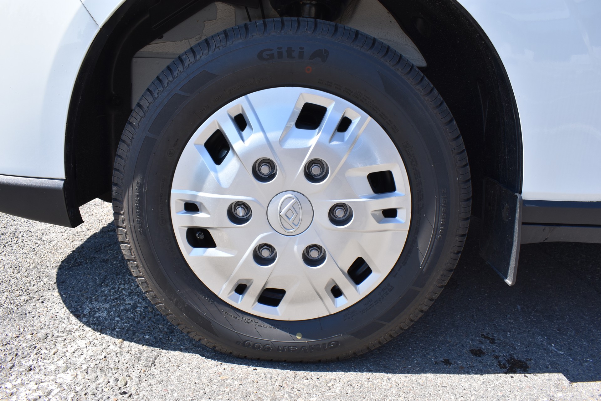 MAXUS eDeliver 7 L2 77kWh-image-13