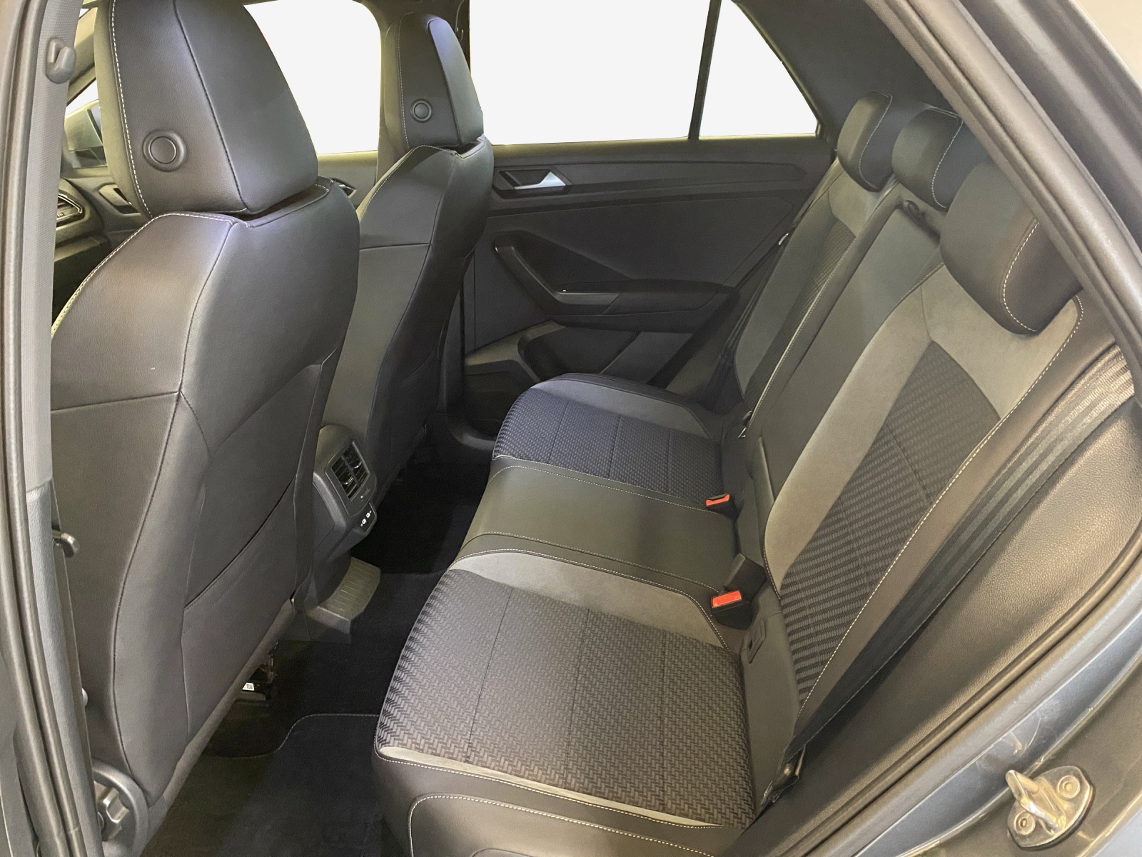 VW T-Roc 2.0 TSI R DSG 4Motion-image-11