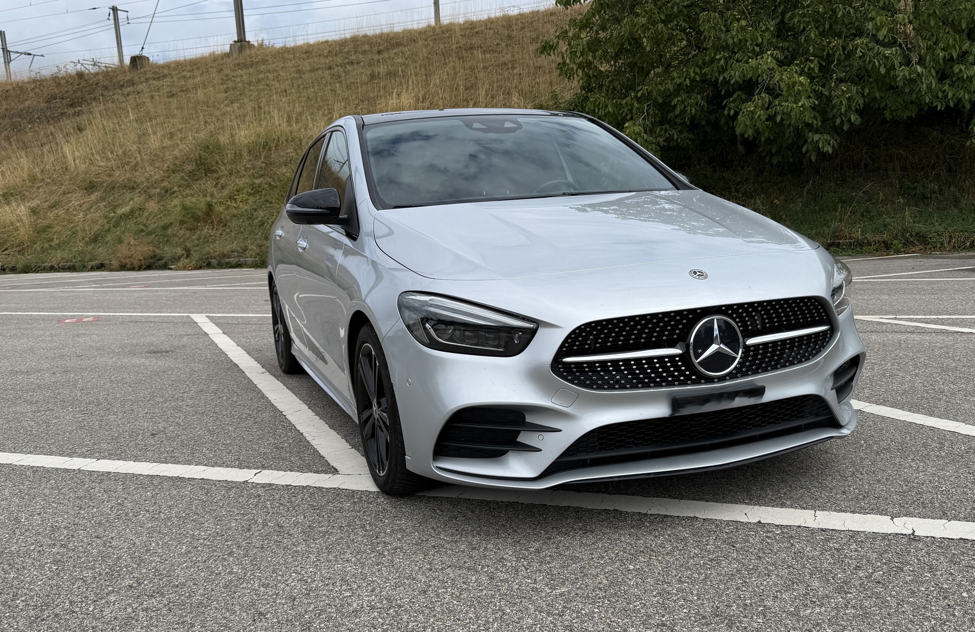 MERCEDES-BENZ B 250 AMG Line 4matic-image-1