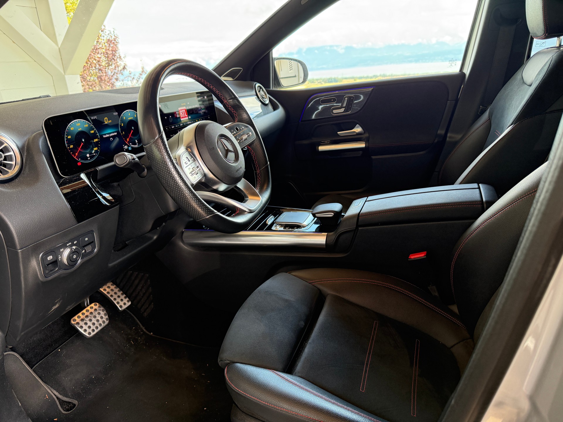 MERCEDES-BENZ B 250 AMG Line 4matic-image-4