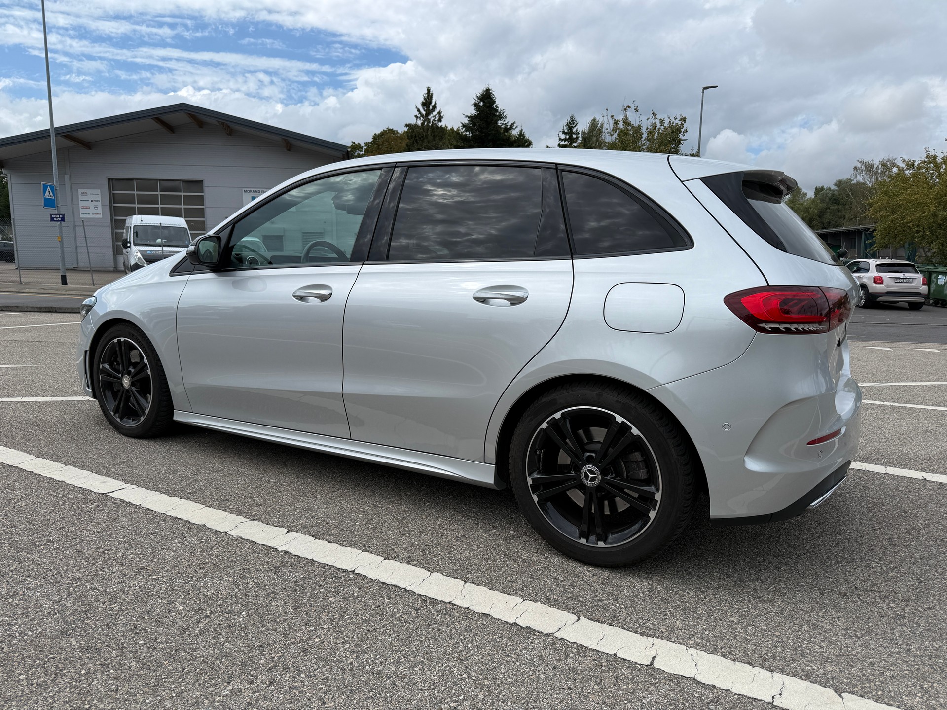 MERCEDES-BENZ B 250 AMG Line 4matic-image-3