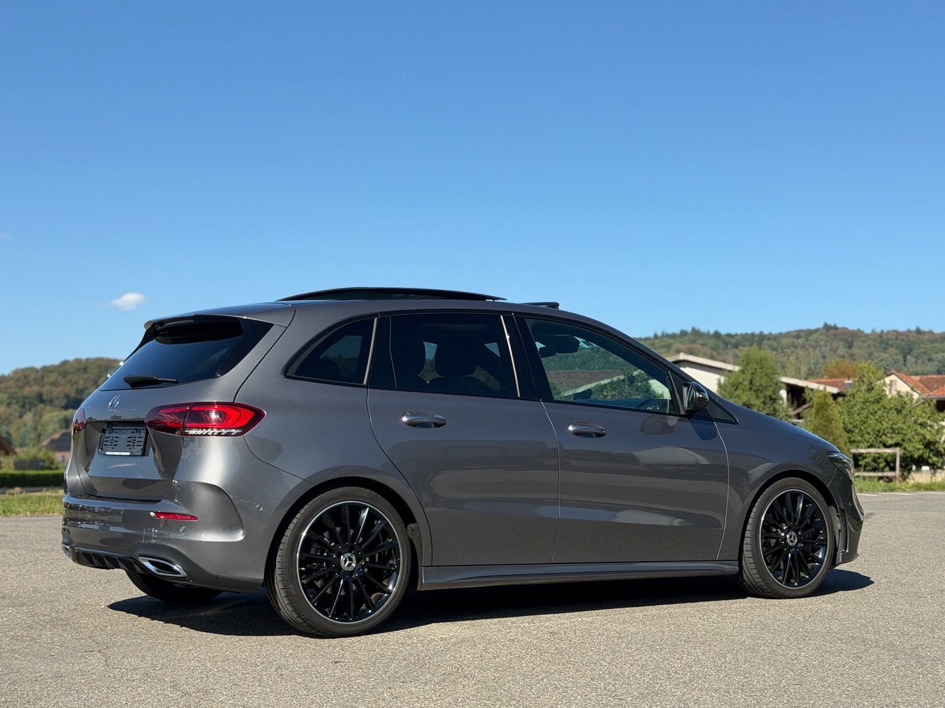 MERCEDES-BENZ B 220 4Matic AMG Line 7G-DCT-image-3
