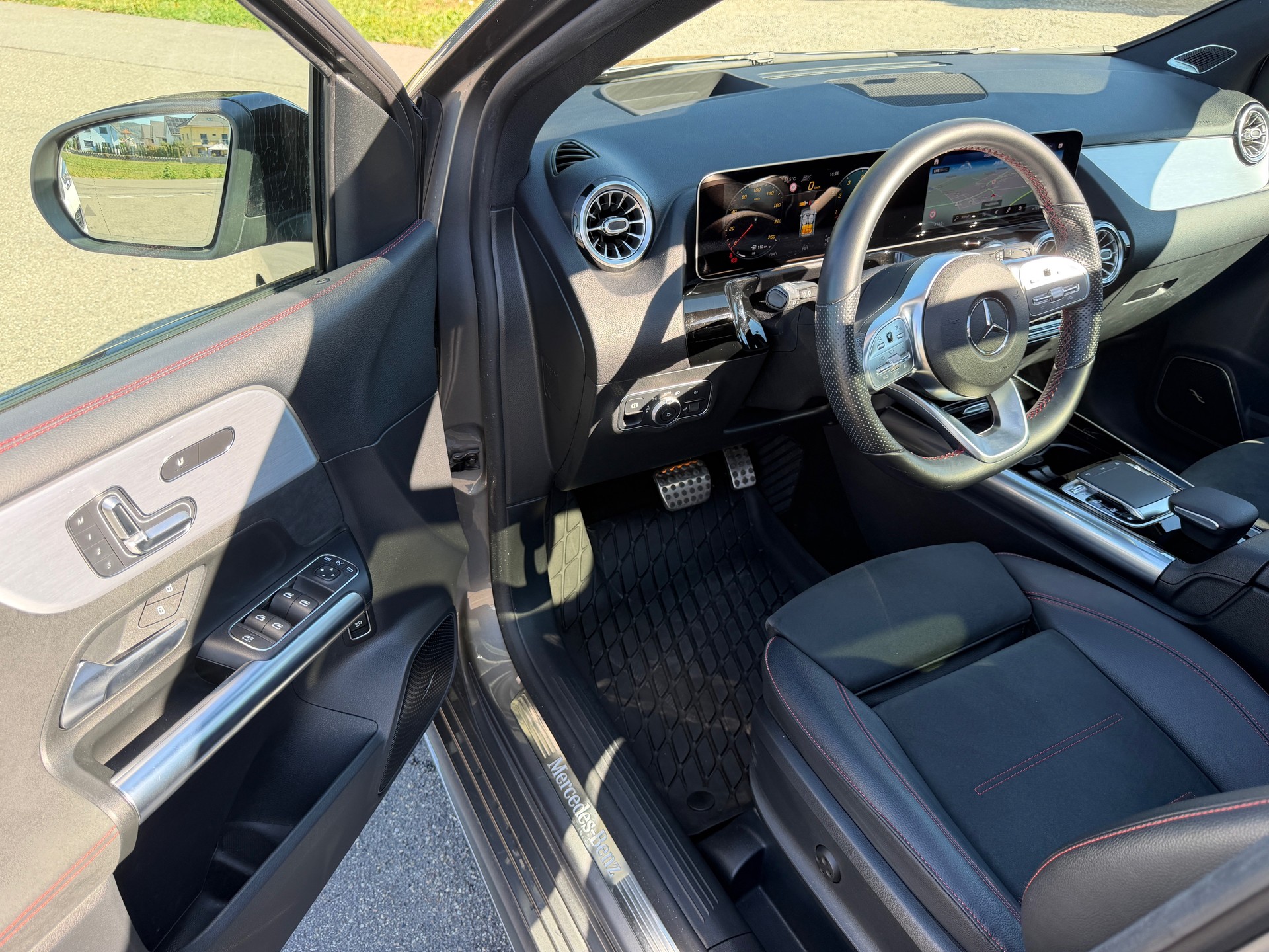 MERCEDES-BENZ B 220 4Matic AMG Line 7G-DCT-image-7