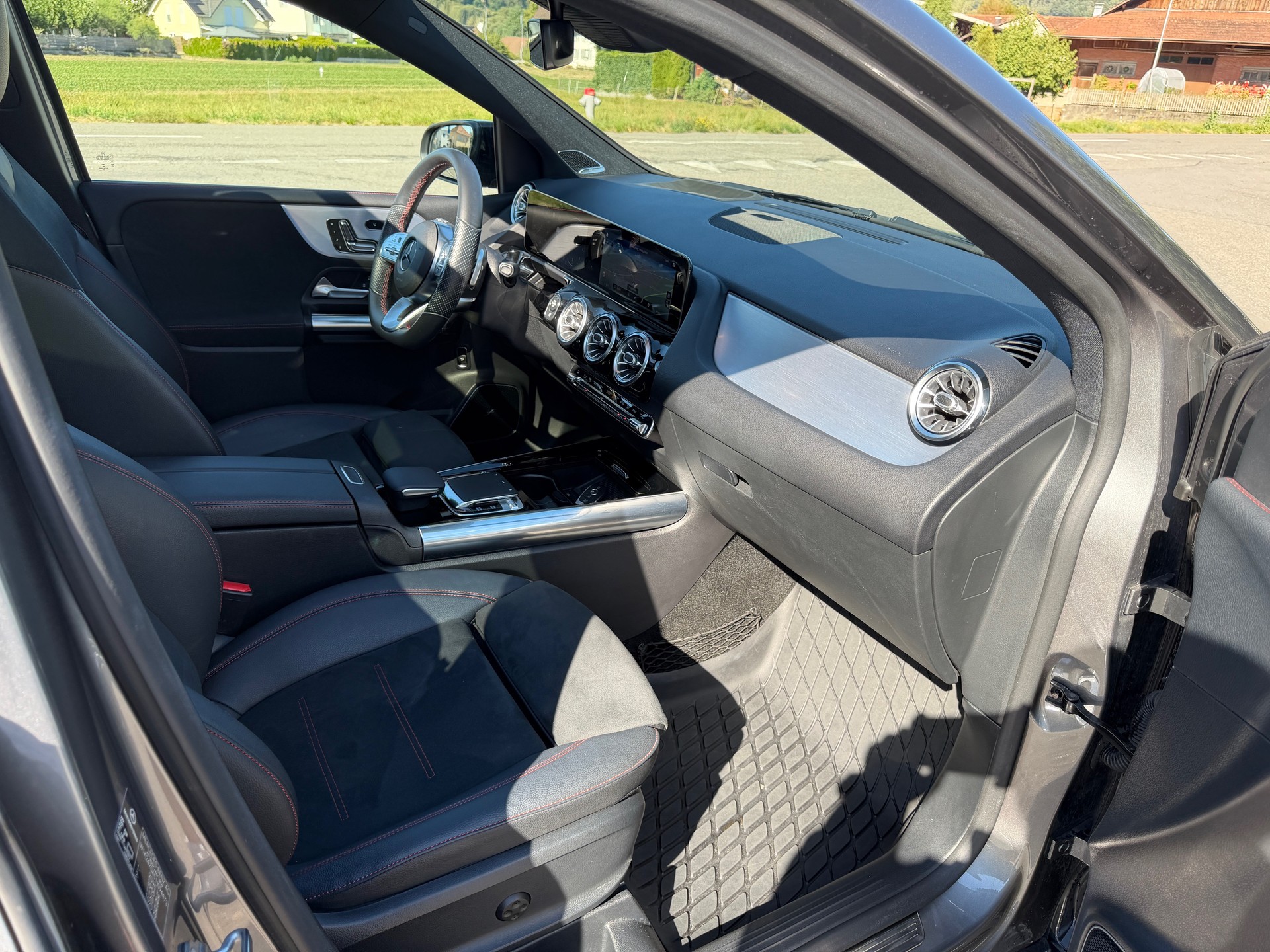 MERCEDES-BENZ B 220 4Matic AMG Line 7G-DCT-image-10