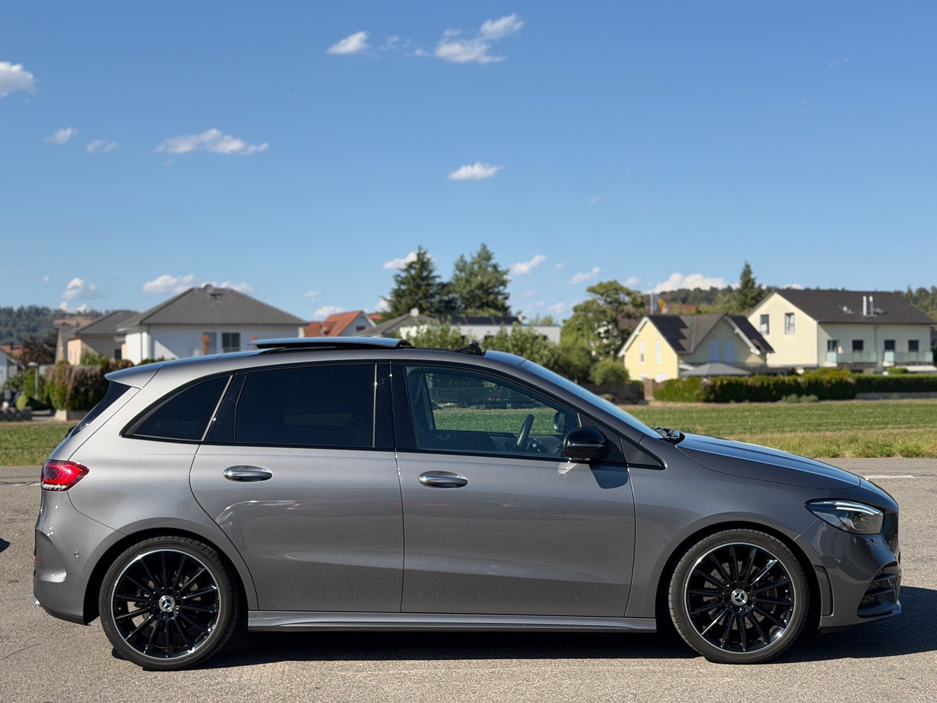 MERCEDES-BENZ B 220 4Matic AMG Line 7G-DCT-image-11