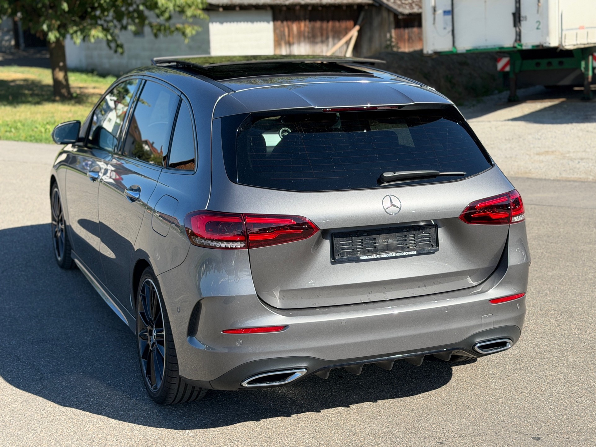 MERCEDES-BENZ B 220 4Matic AMG Line 7G-DCT-image-15