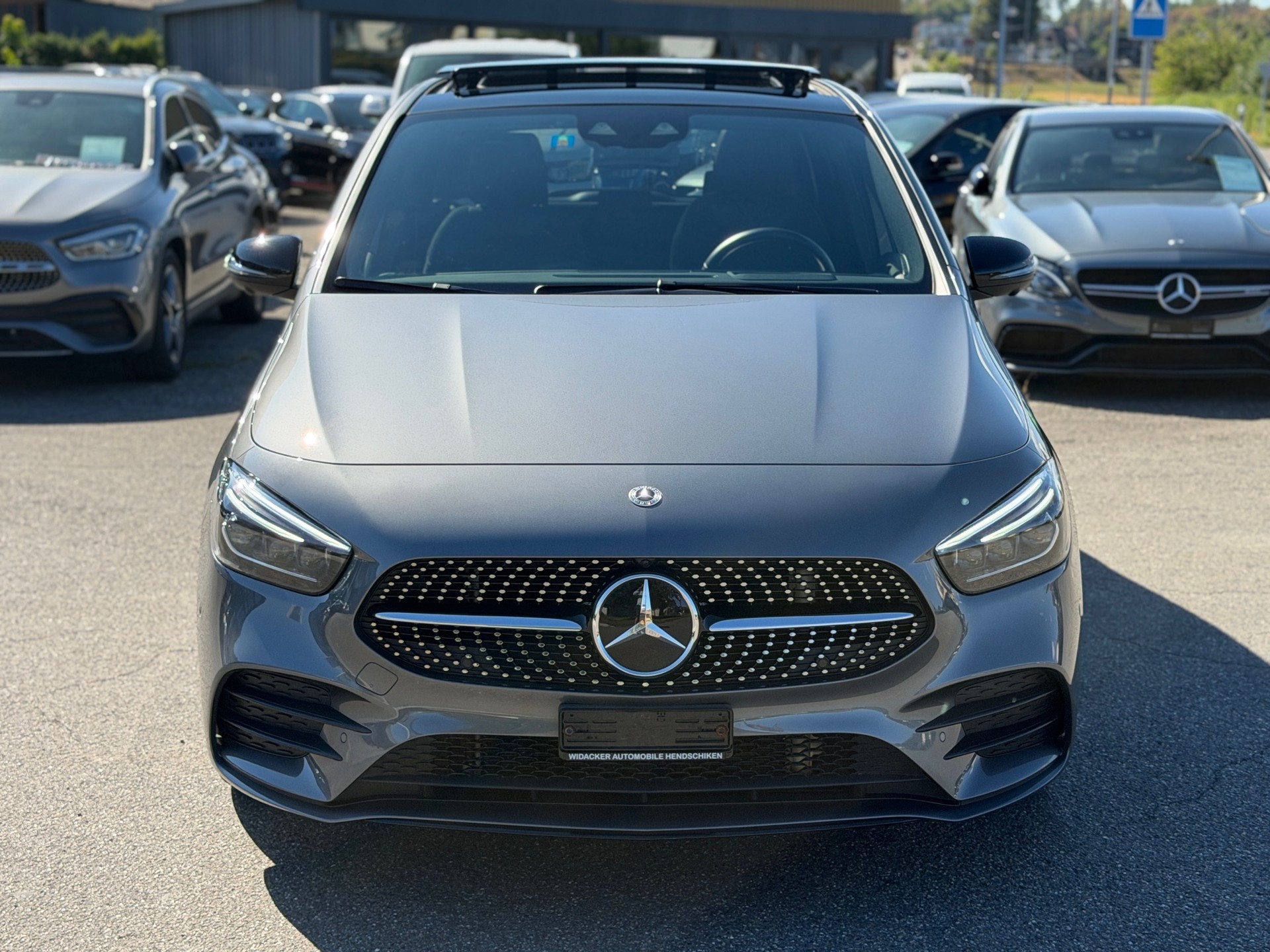 MERCEDES-BENZ B 220 4Matic AMG Line 7G-DCT-image-1