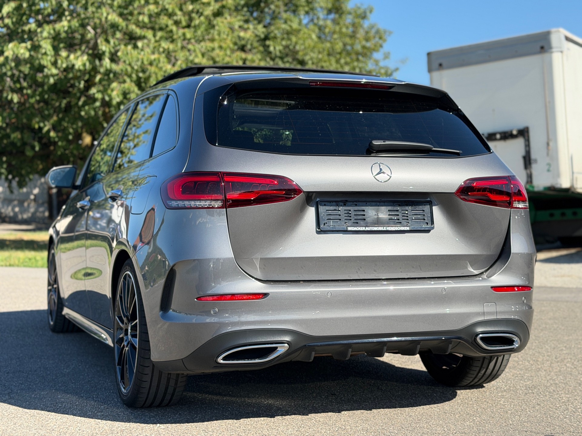 MERCEDES-BENZ B 220 4Matic AMG Line 7G-DCT-image-5