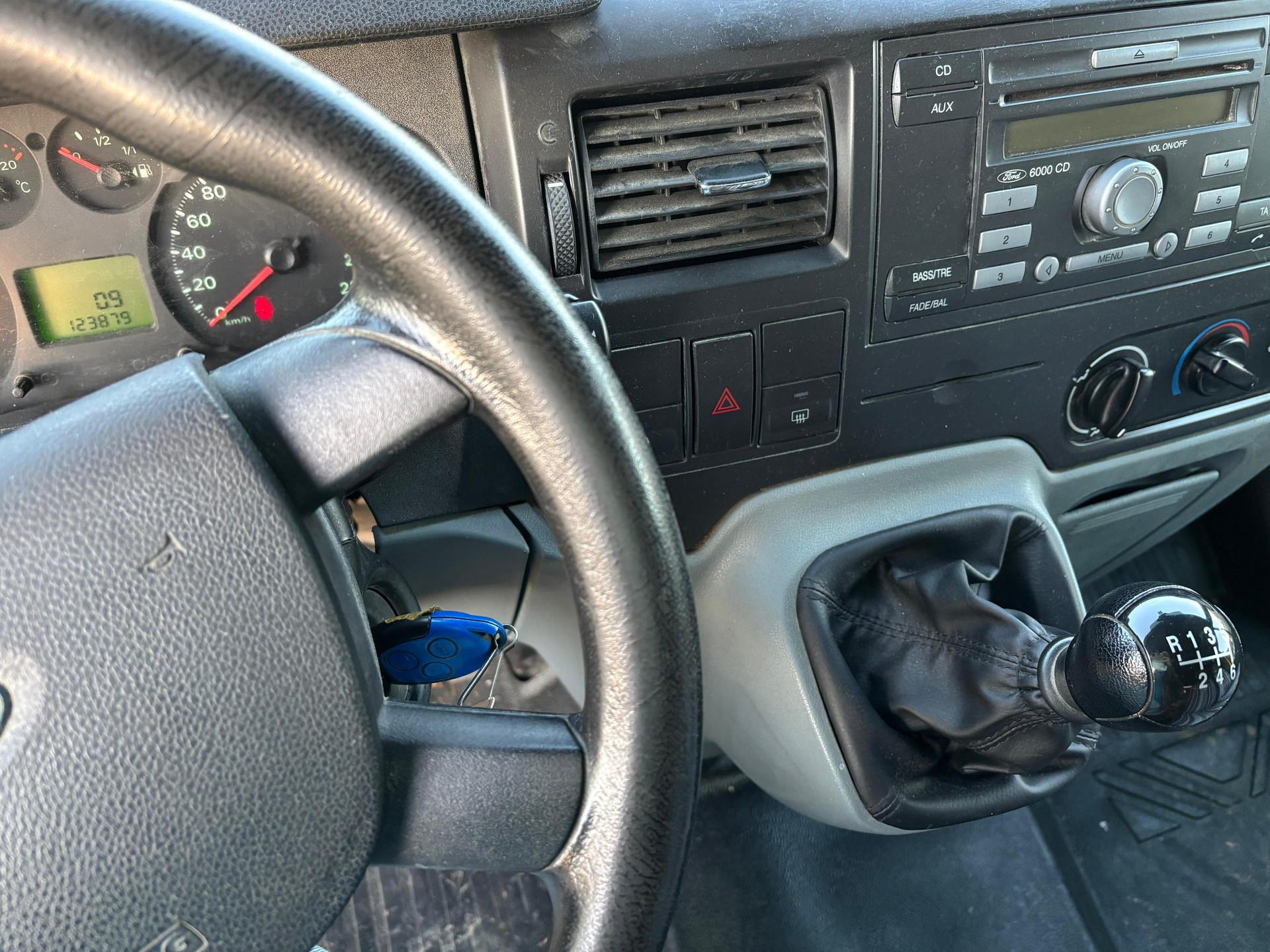 FORD Transit 2.2 TDCi 300 S Trend-image-4