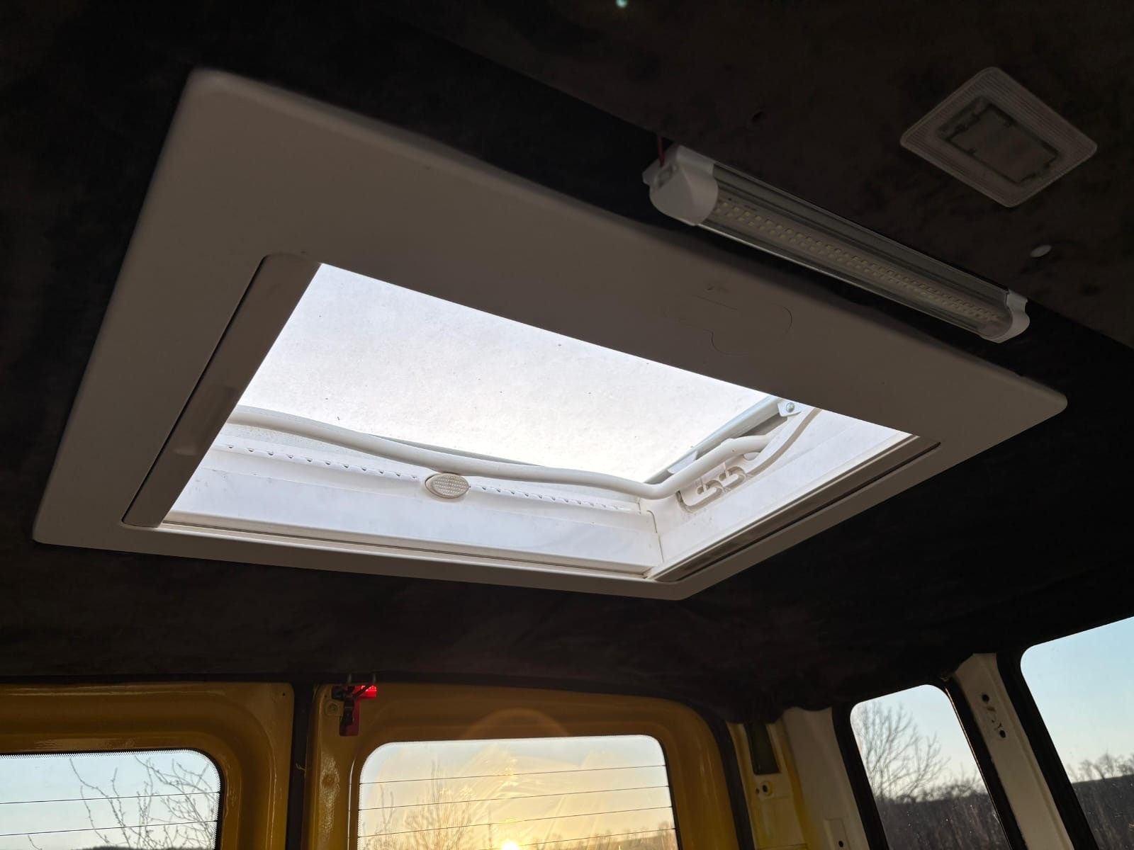 FORD Transit 2.2 TDCi 300 S Trend-image-9