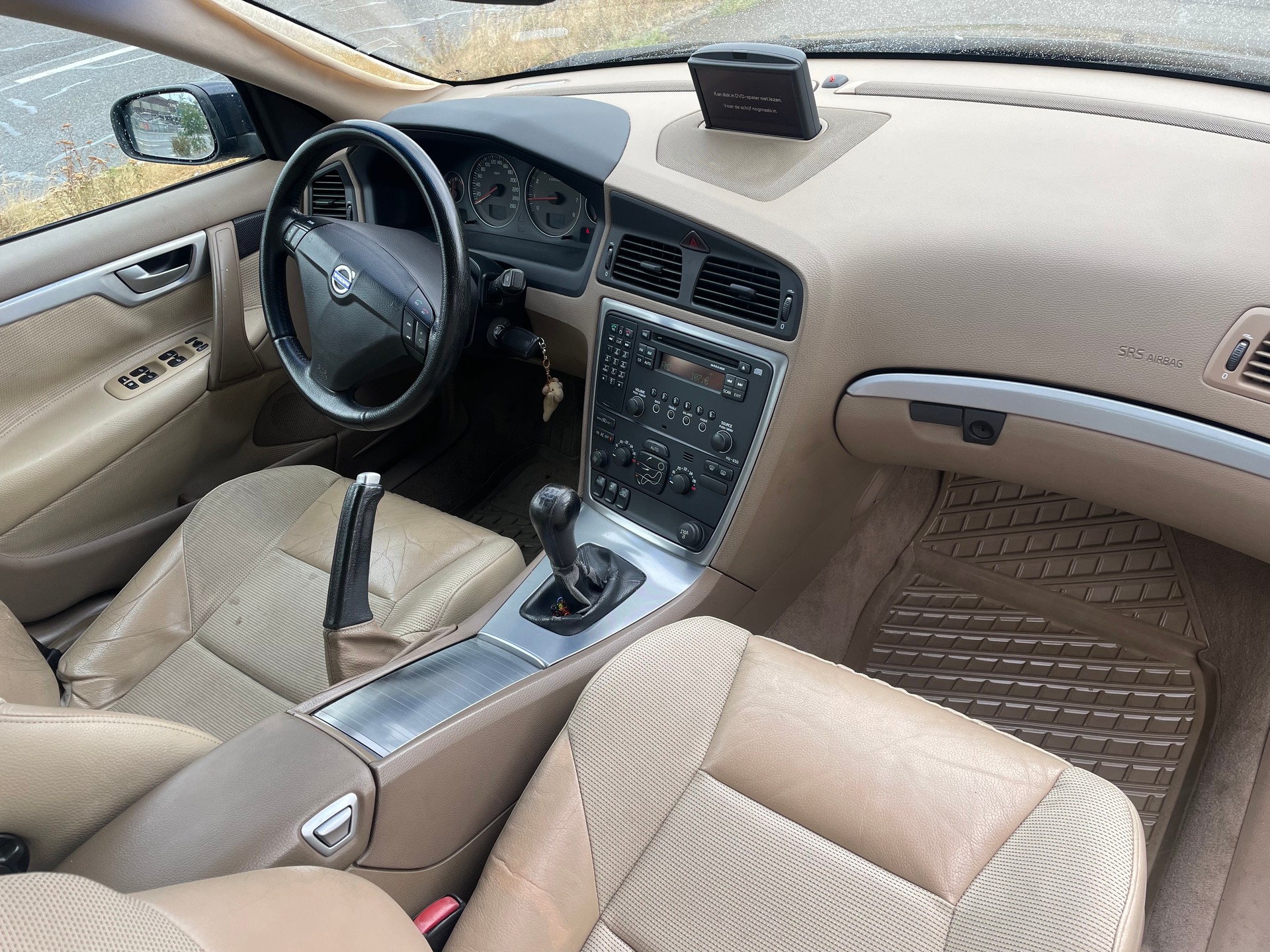 VOLVO S60 2.4-image-10