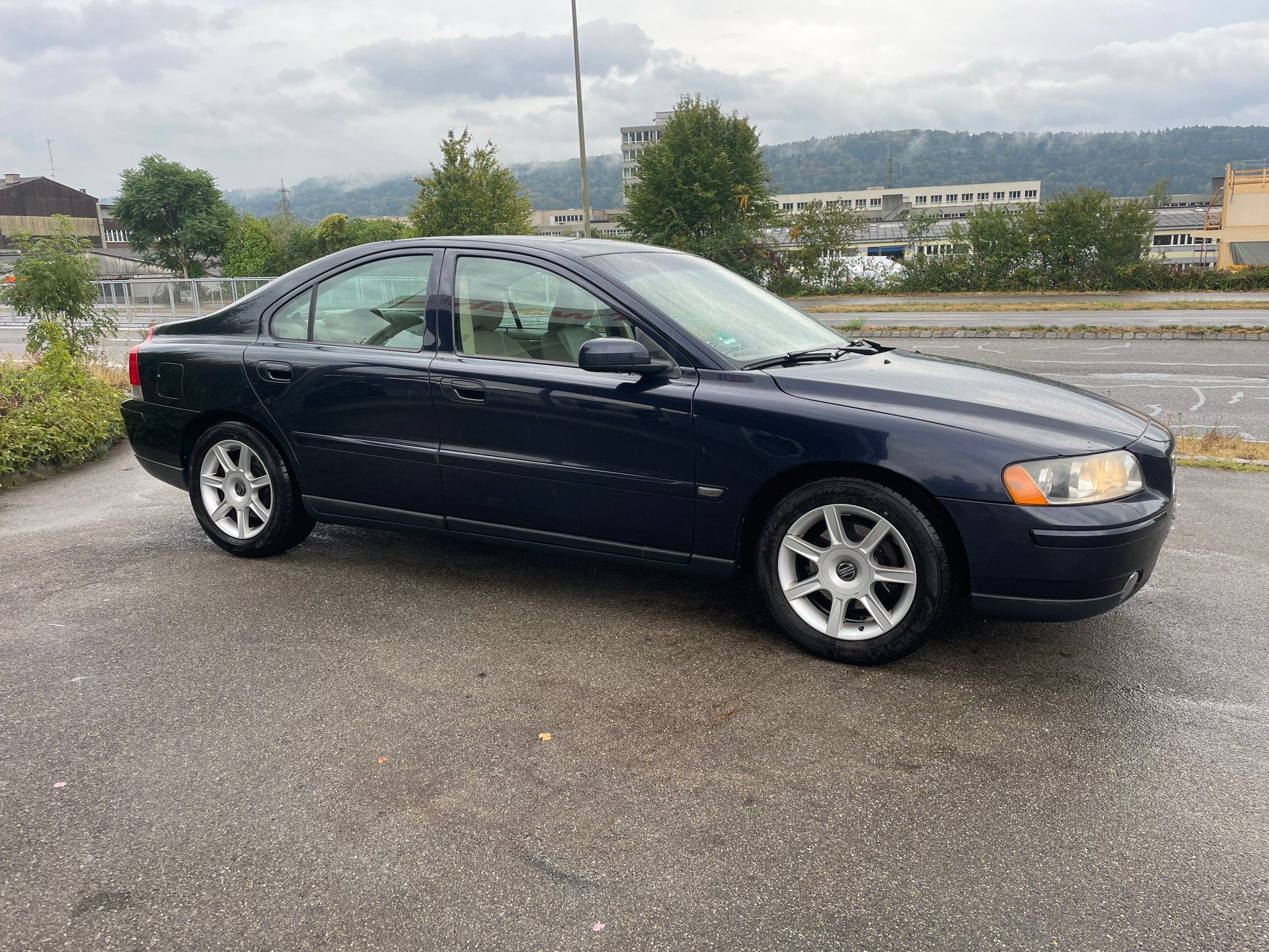 VOLVO S60 2.4-image-6