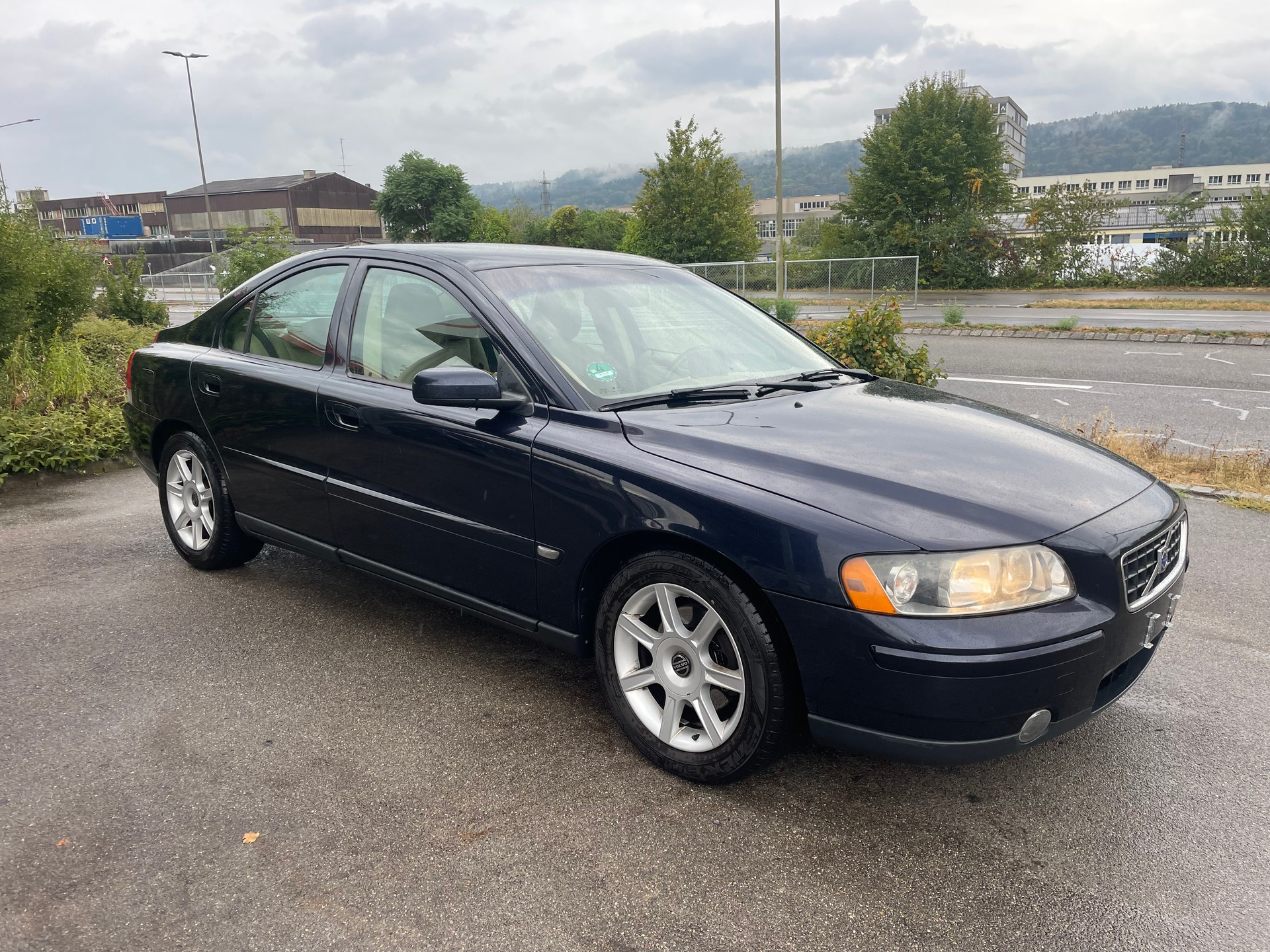 VOLVO S60 2.4-image-1