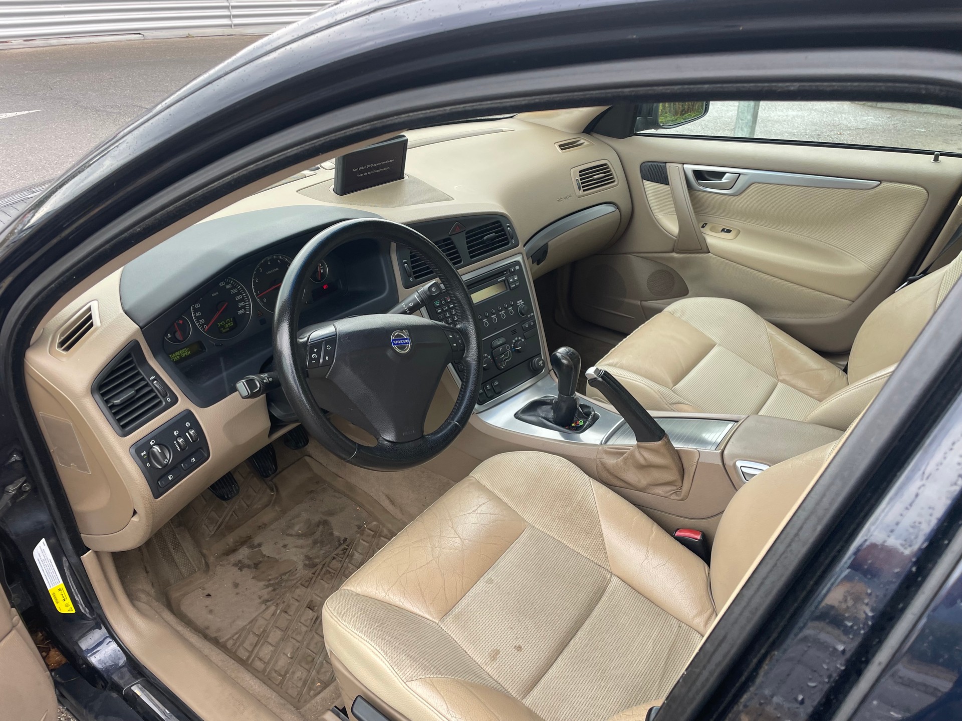 VOLVO S60 2.4-image-12