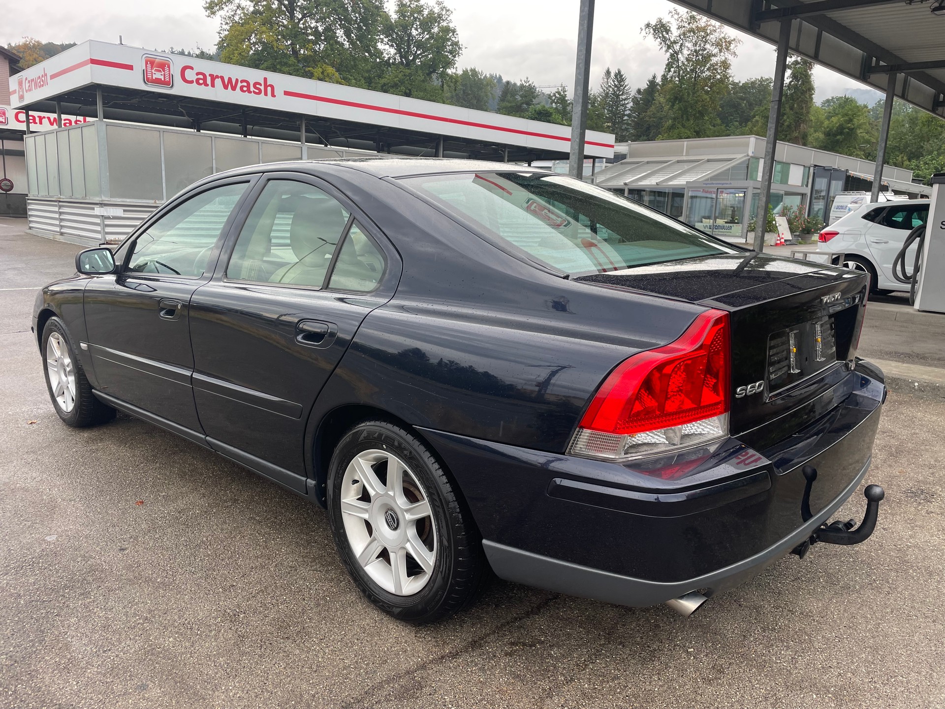 VOLVO S60 2.4-image-3