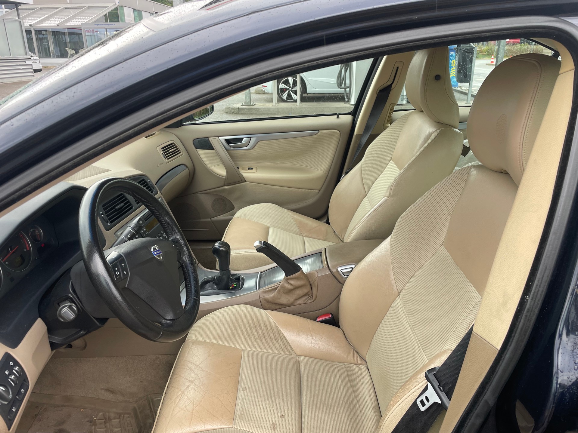 VOLVO S60 2.4-image-11