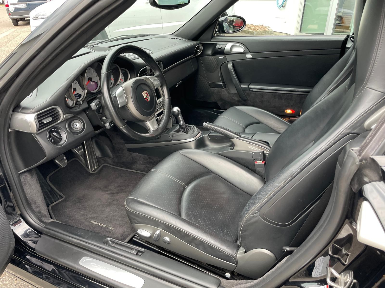 PORSCHE 911 Cabrio Carrera 4S-image-10