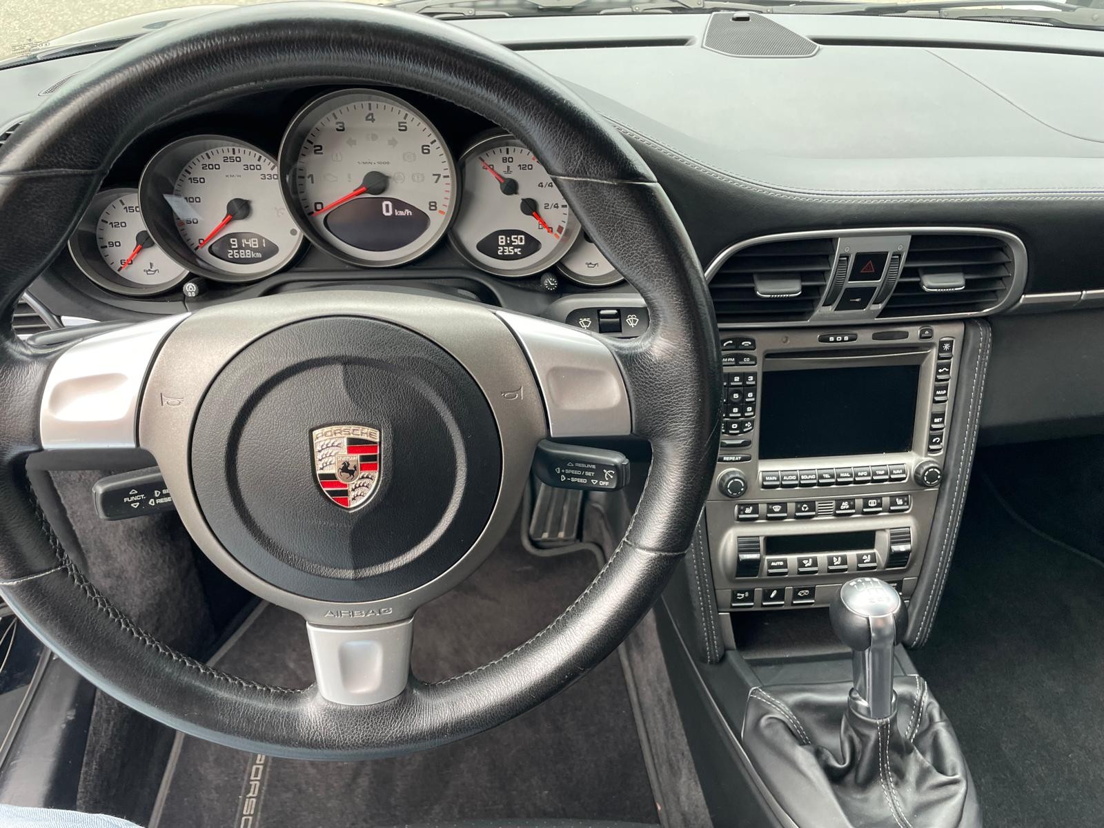 PORSCHE 911 Cabrio Carrera 4S-image-11
